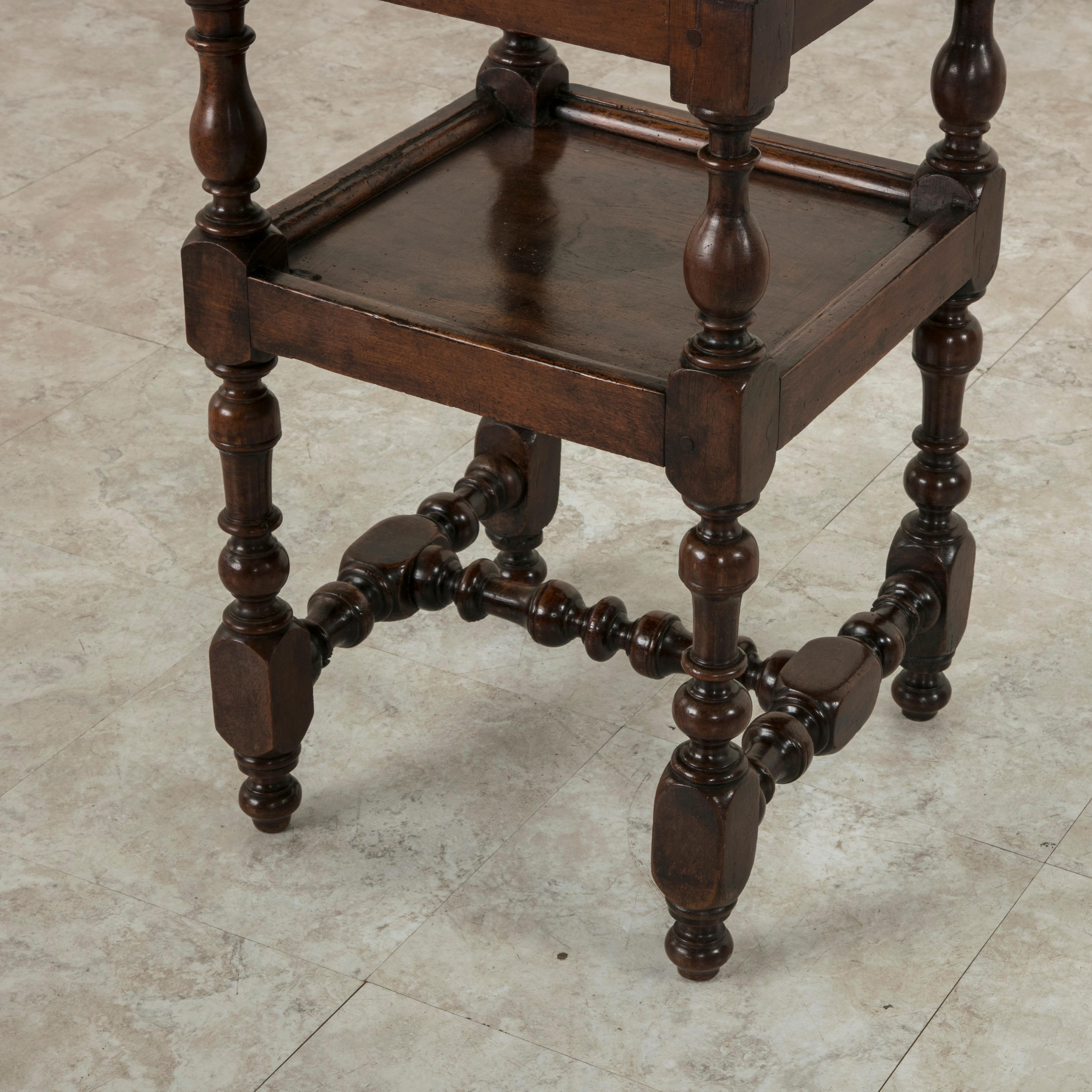 Early 19th Century French Louis XIII Style Walnut Side Table with Turned Legs 4