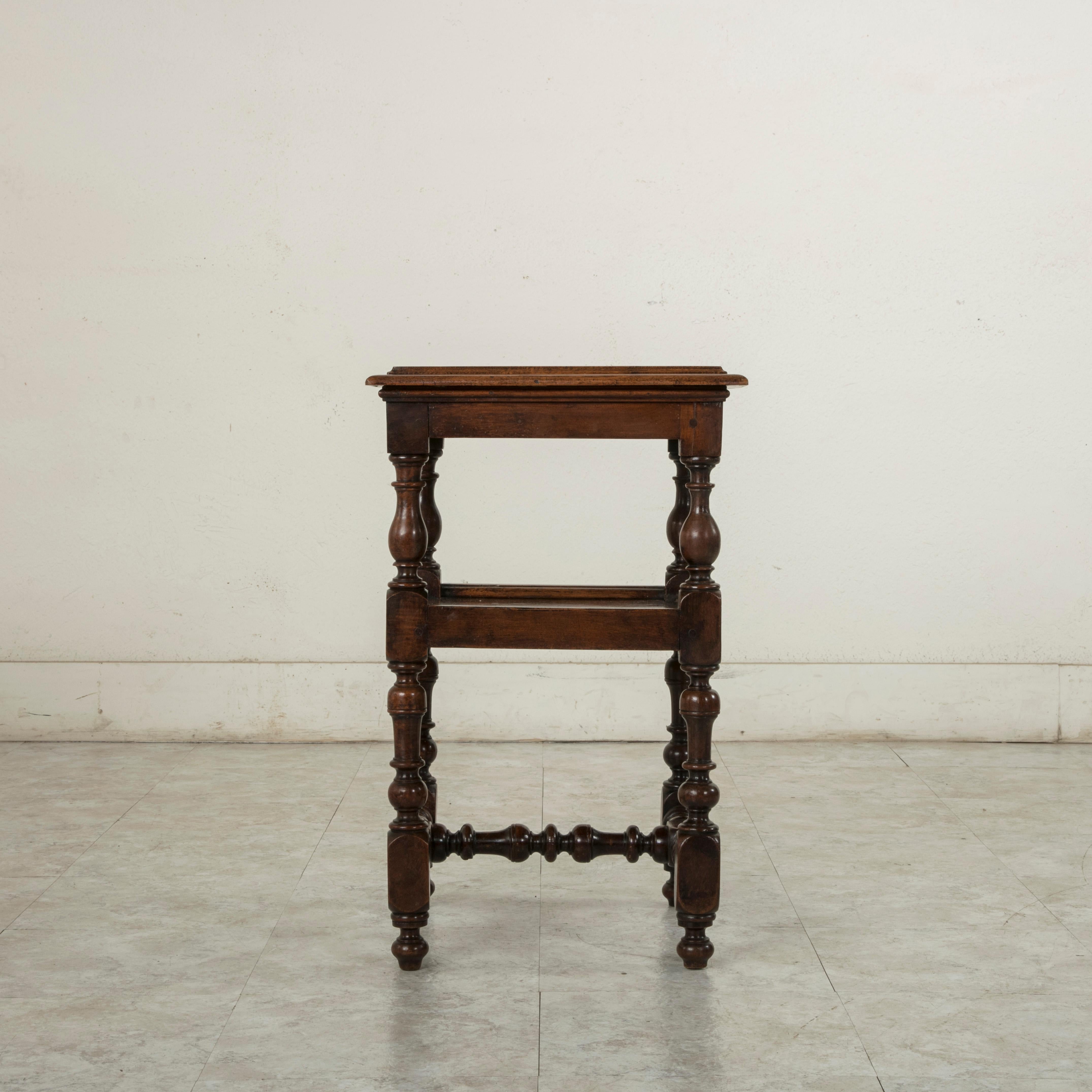 Early 19th Century French Louis XIII Style Walnut Side Table with Turned Legs 1