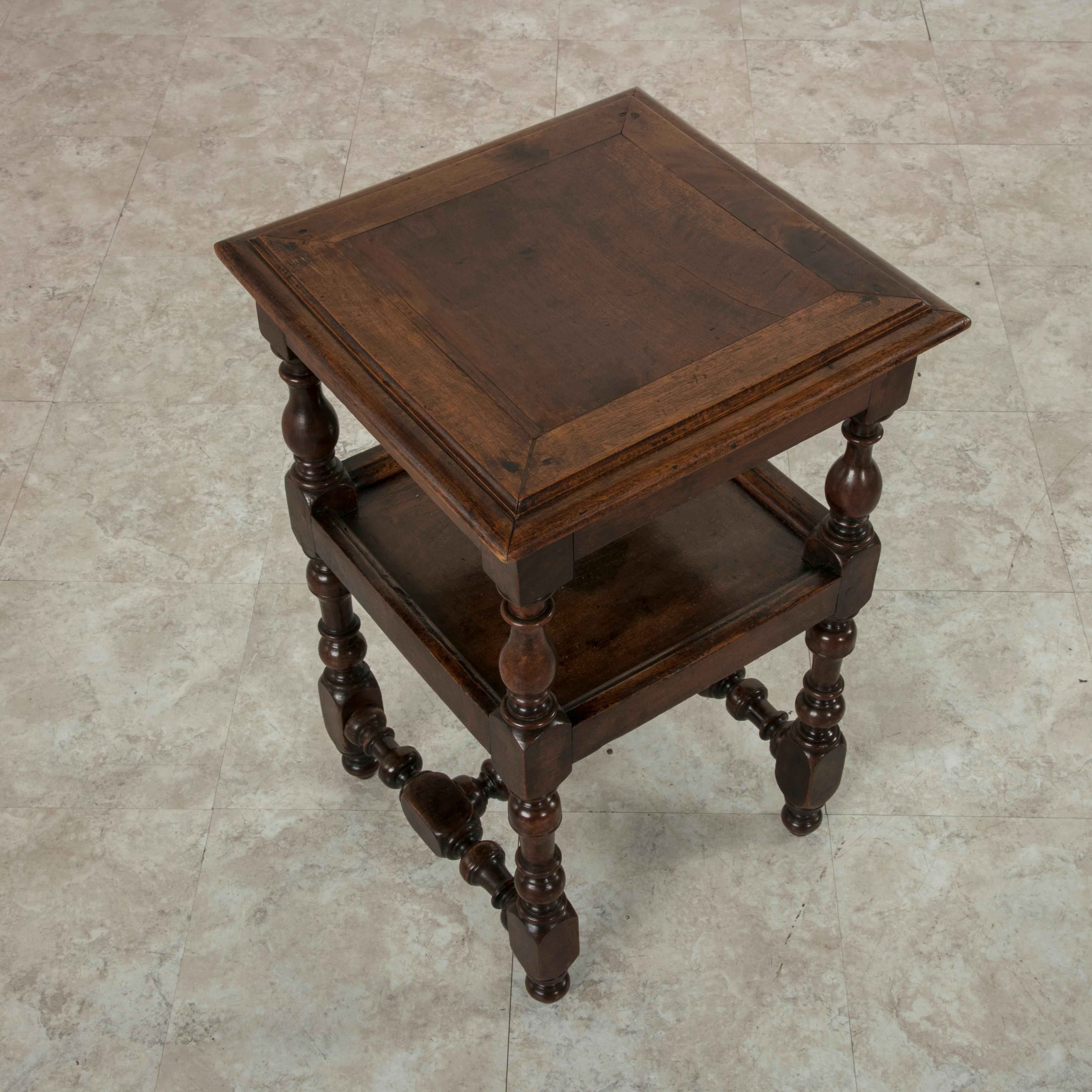 Early 19th Century French Louis XIII Style Walnut Side Table with Turned Legs 2