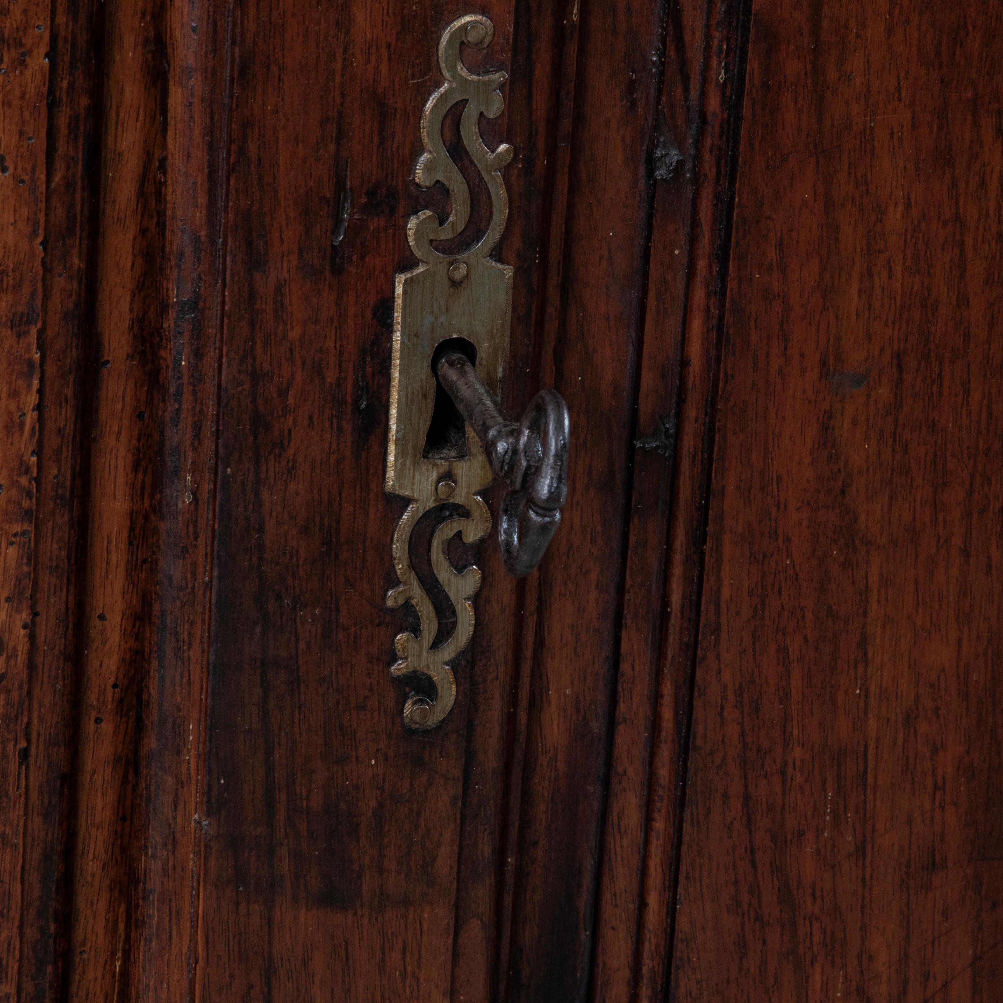 Armoire en noyer de style Louis XIV du début du 19ème siècle en vente 4
