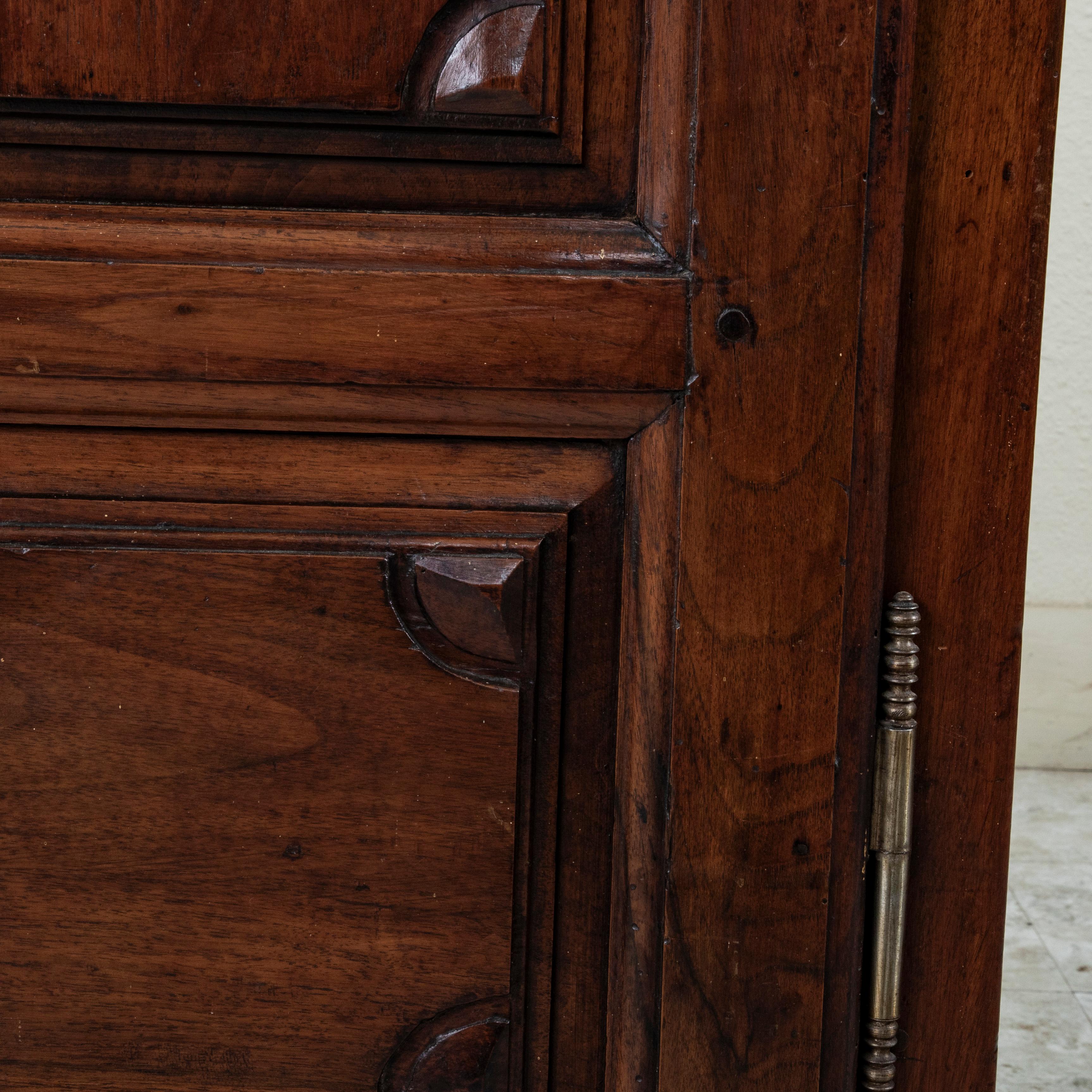 Armoire en noyer de style Louis XIV du début du 19ème siècle en vente 7