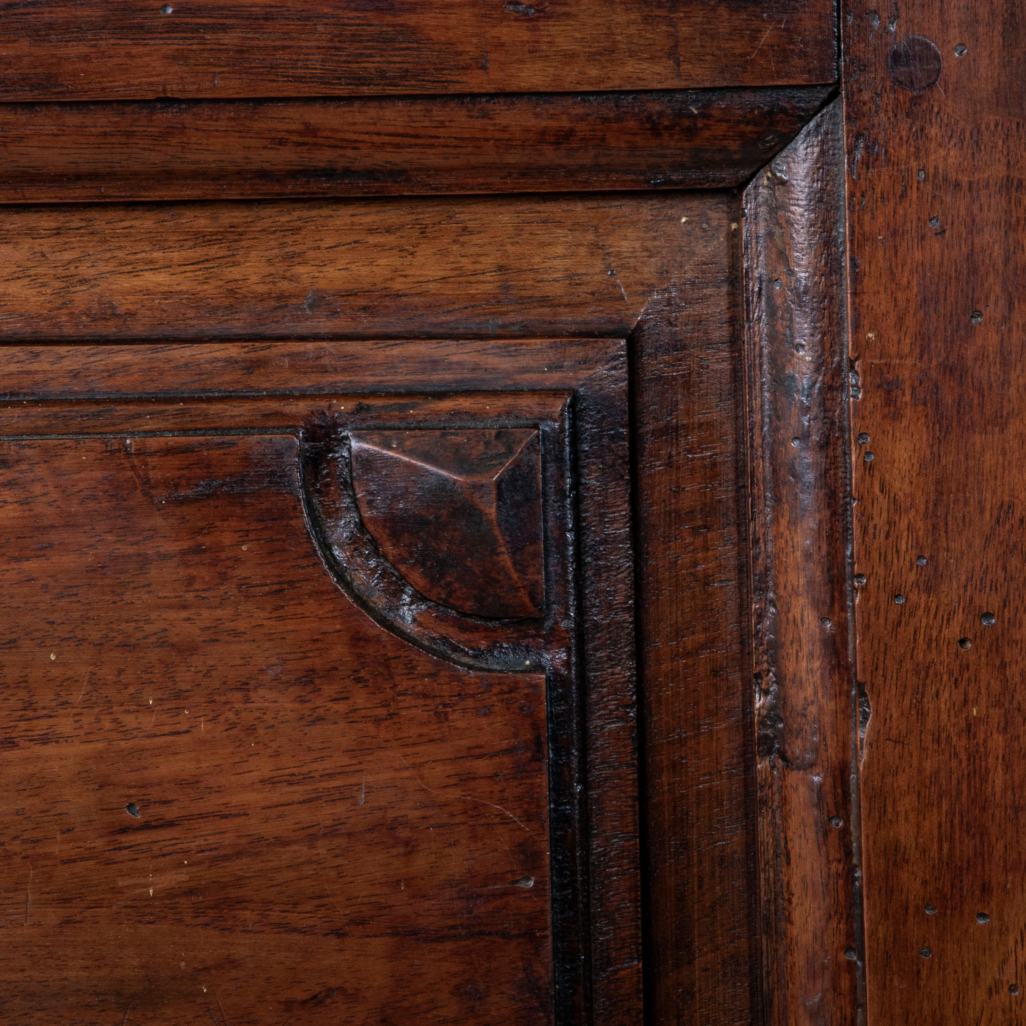 Armoire en noyer de style Louis XIV du début du 19ème siècle en vente 8