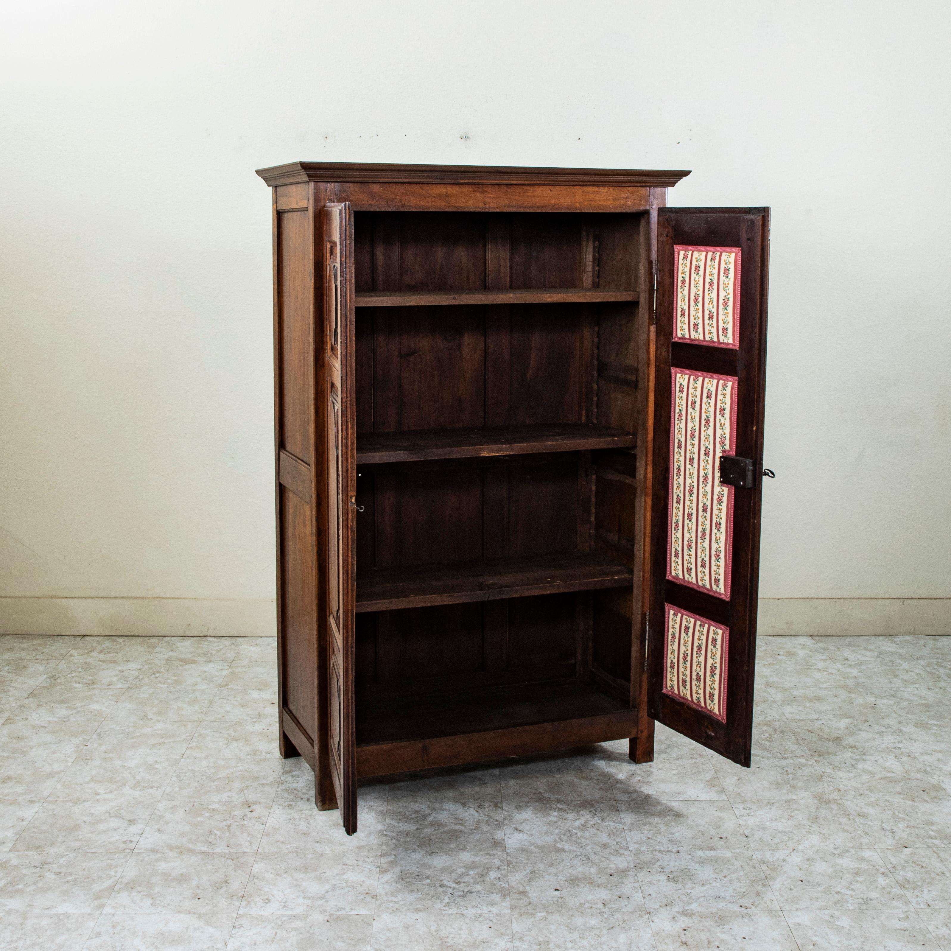 Armoire en noyer de style Louis XIV du début du 19ème siècle en vente 1