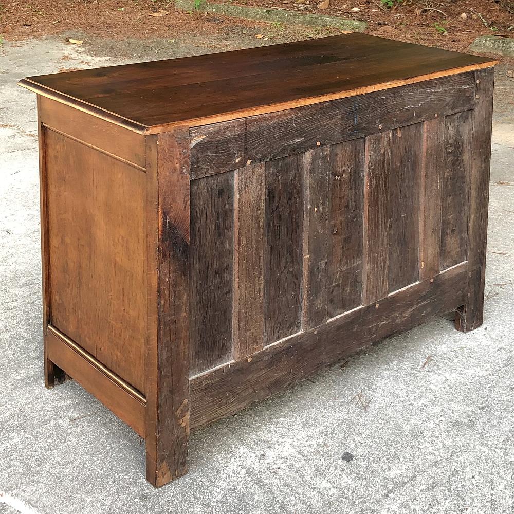Early 19th Century French Louis XIV Walnut Commode For Sale 8