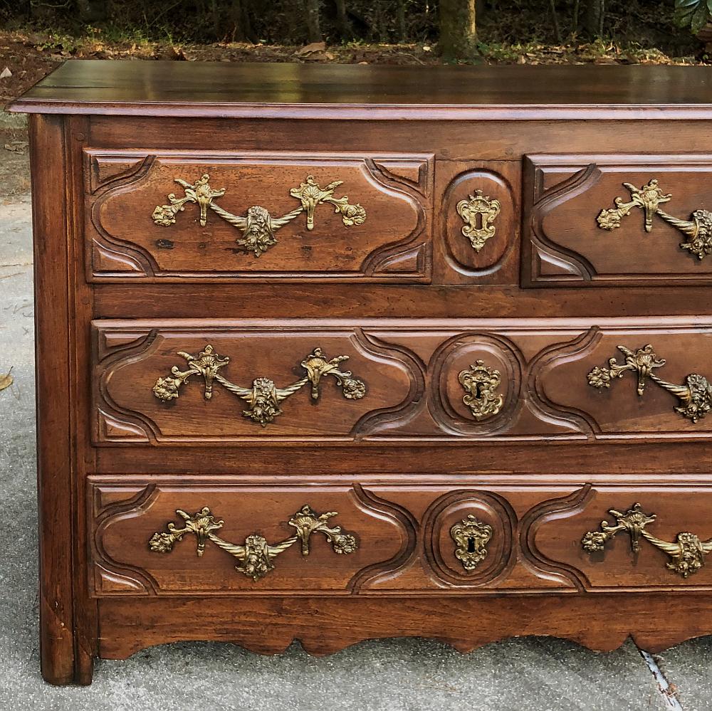 Early 19th Century French Louis XIV Walnut Commode For Sale 1