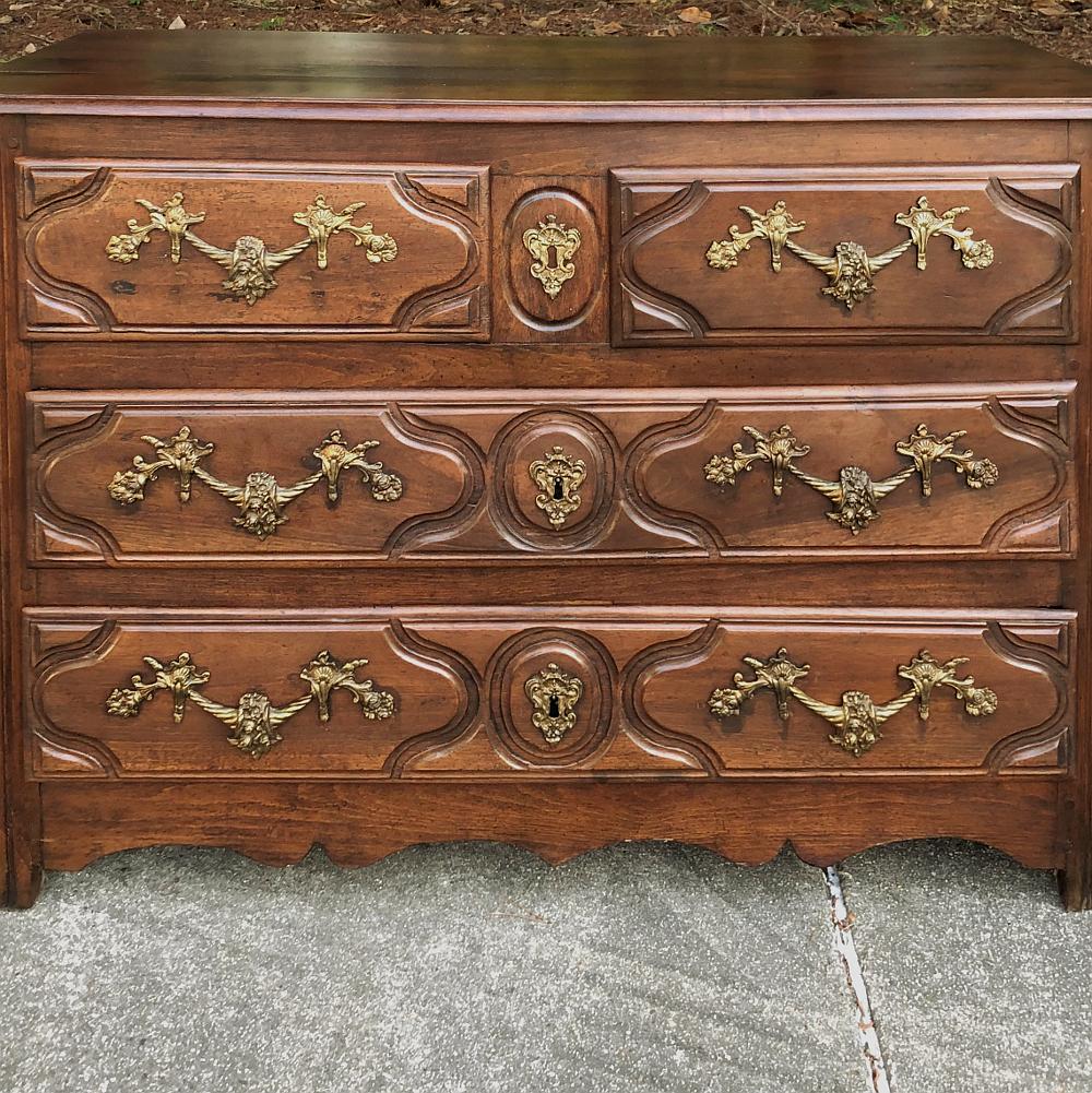 Early 19th Century French Louis XIV Walnut Commode For Sale 2