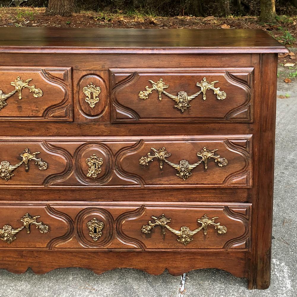 Early 19th Century French Louis XIV Walnut Commode For Sale 3