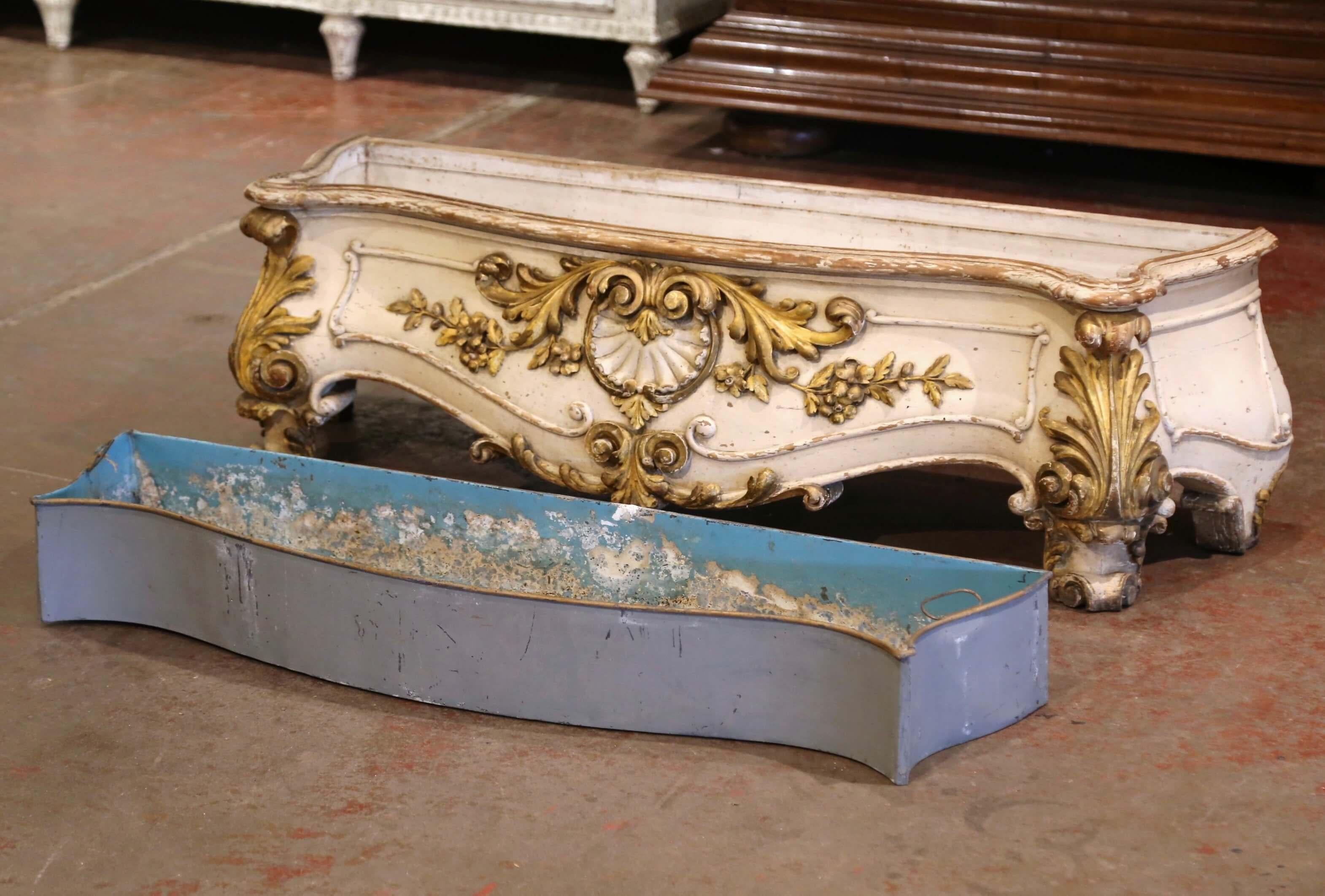 Early 19th Century, French Louis XV Carved Painted & Gilt Bombe Floor Jardinière For Sale 6