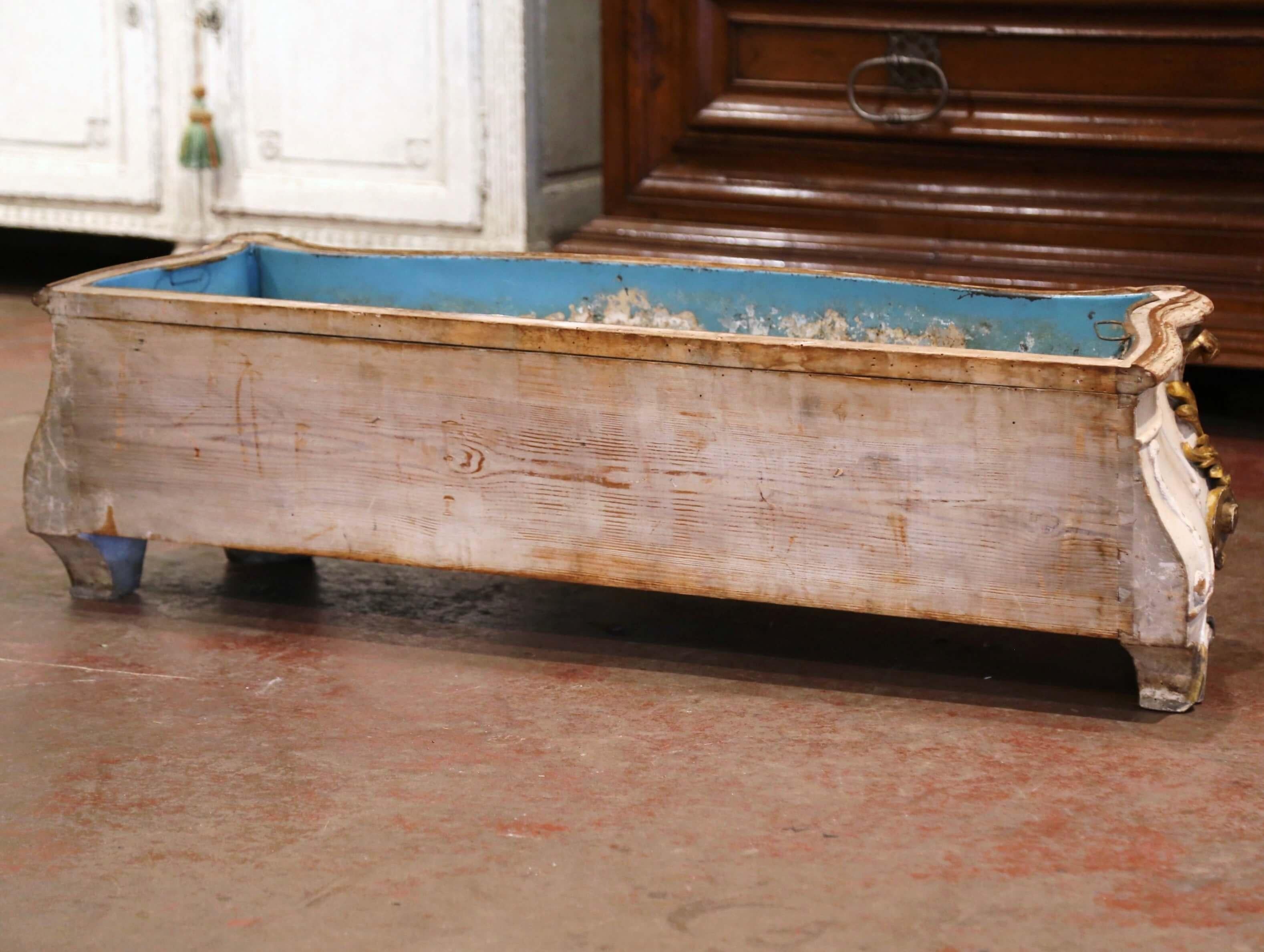 Early 19th Century, French Louis XV Carved Painted & Gilt Bombe Floor Jardinière For Sale 8