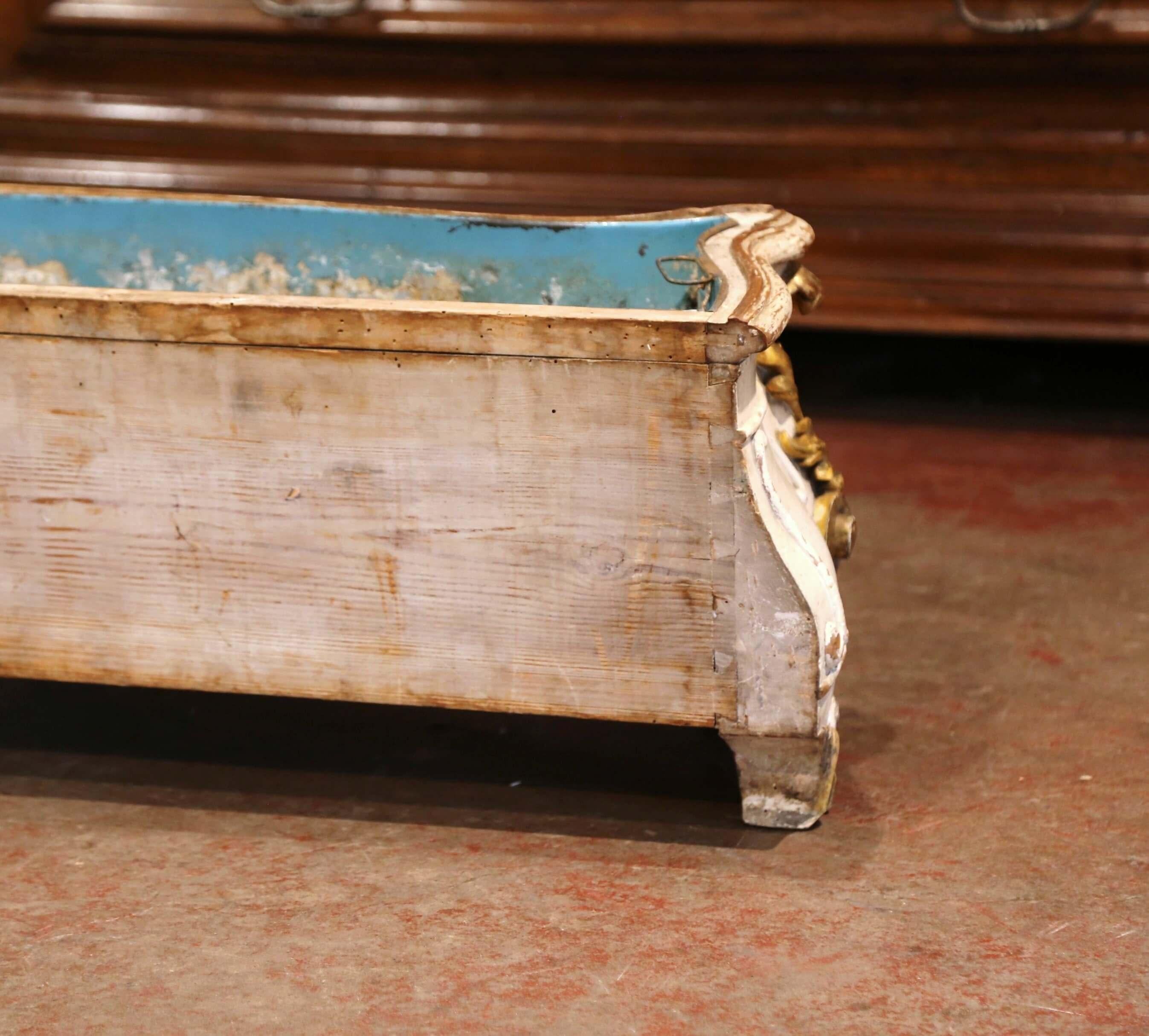 Early 19th Century, French Louis XV Carved Painted & Gilt Bombe Floor Jardinière For Sale 9