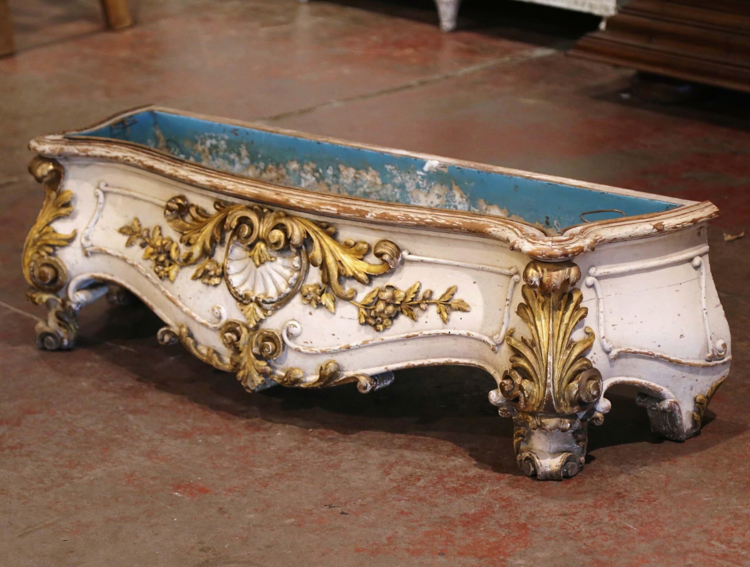 Early 19th Century, French Louis XV Carved Painted & Gilt Bombe Floor Jardinière For Sale 1