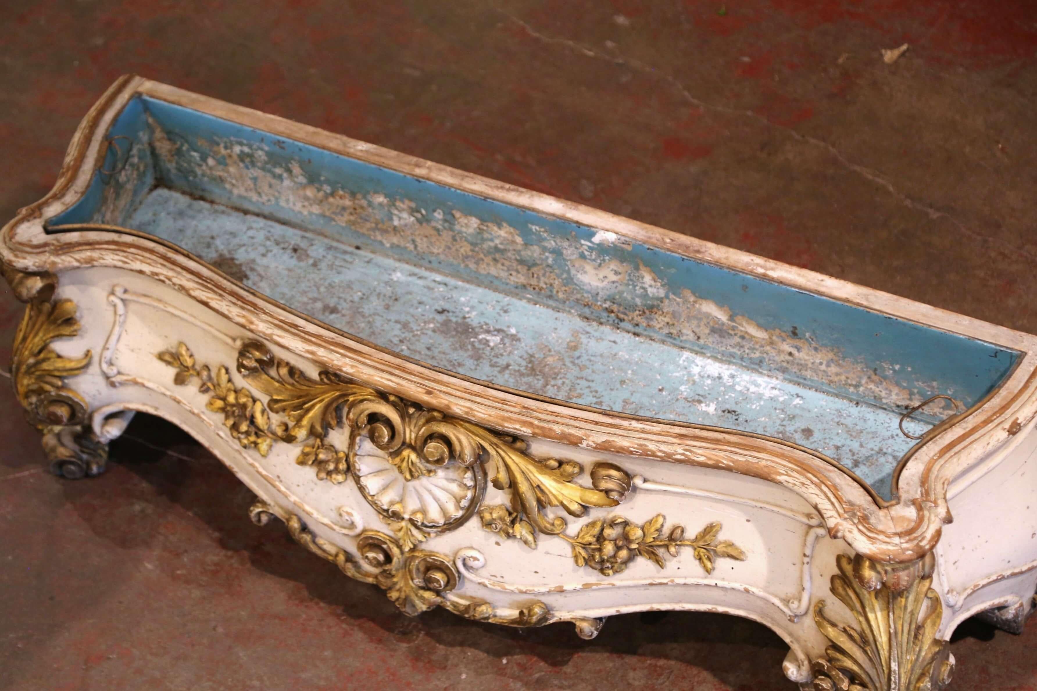 Early 19th Century, French Louis XV Carved Painted & Gilt Bombe Floor Jardinière For Sale 2