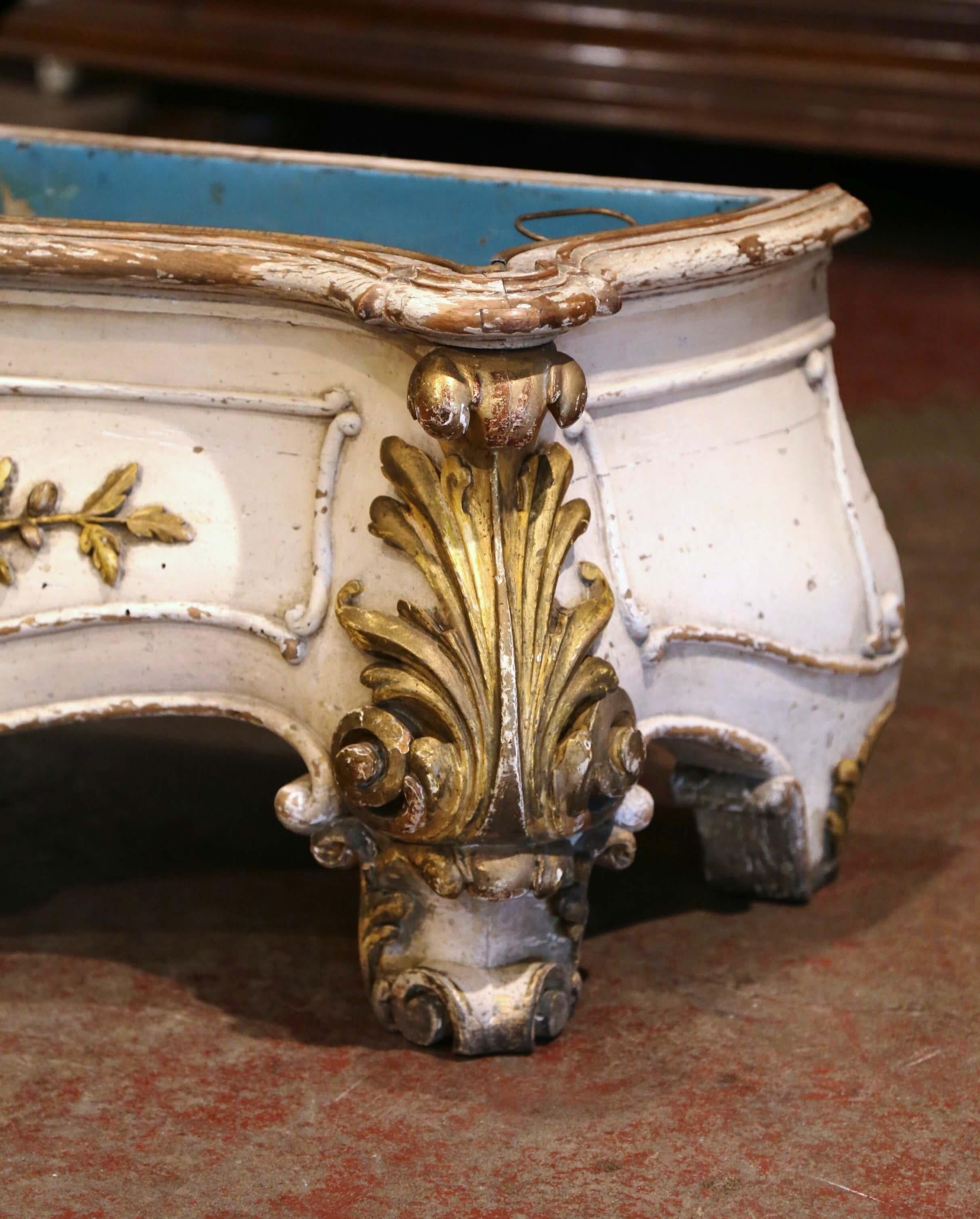 Early 19th Century, French Louis XV Carved Painted & Gilt Bombe Floor Jardinière For Sale 5