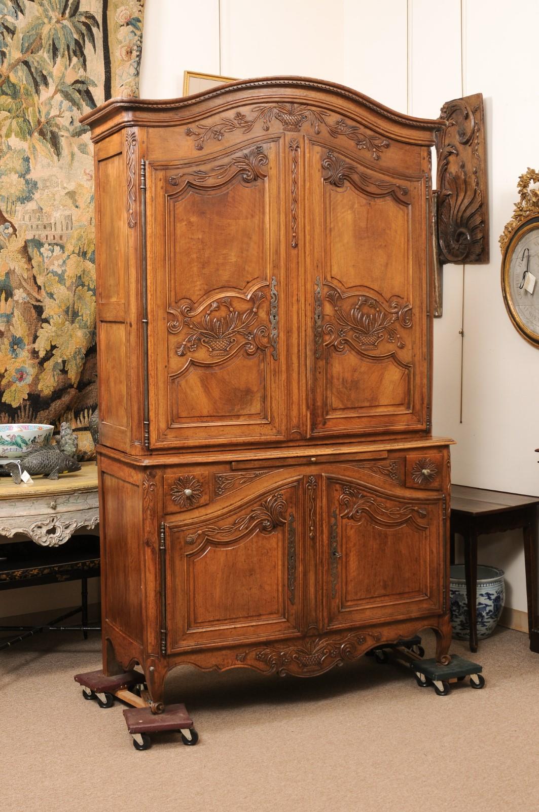  Early 19th Century French Louis XV Style Carved Walnut Buffet Deux Corps For Sale 11