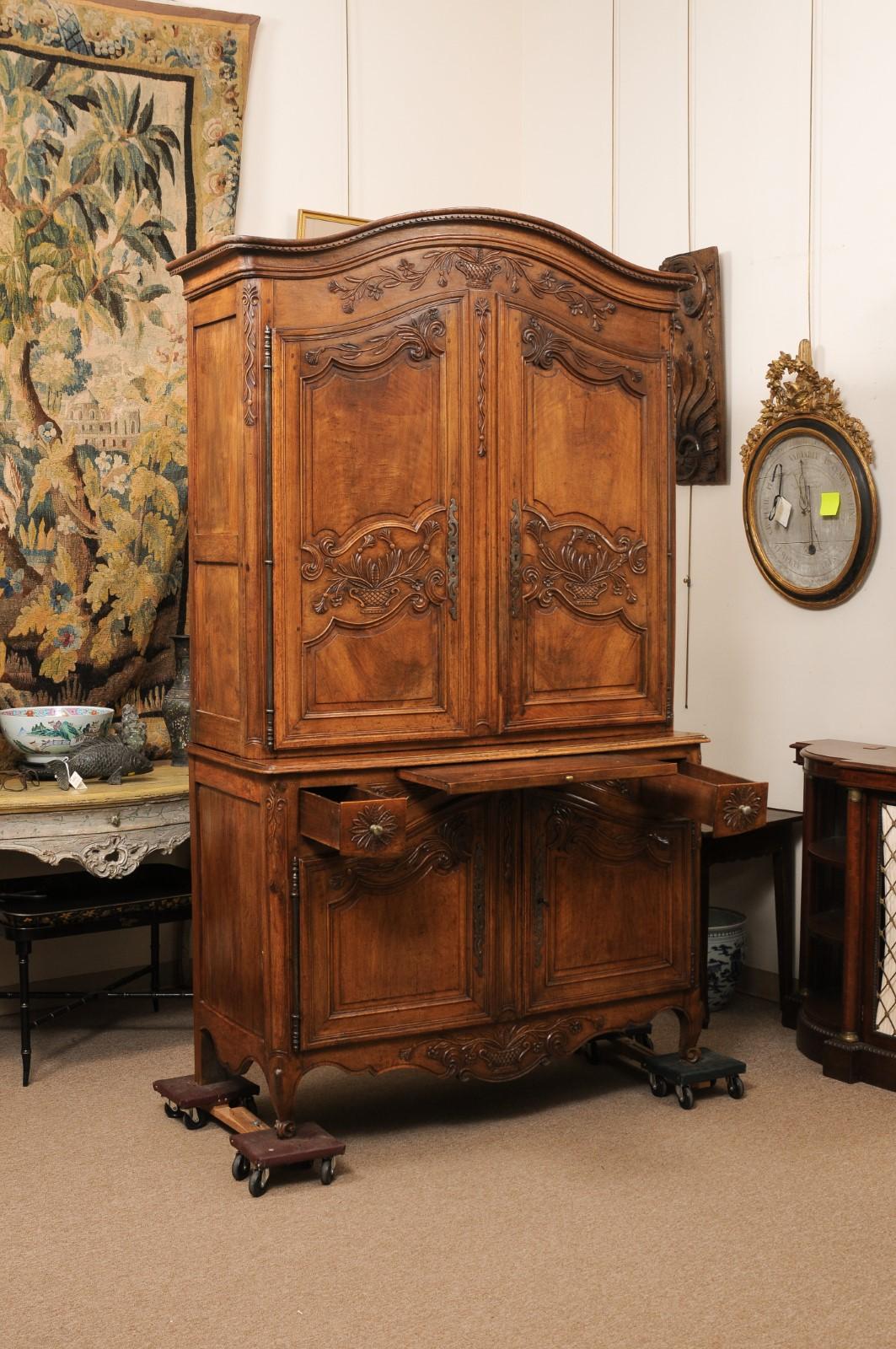  Early 19th Century French Louis XV Style Carved Walnut Buffet Deux Corps For Sale 1