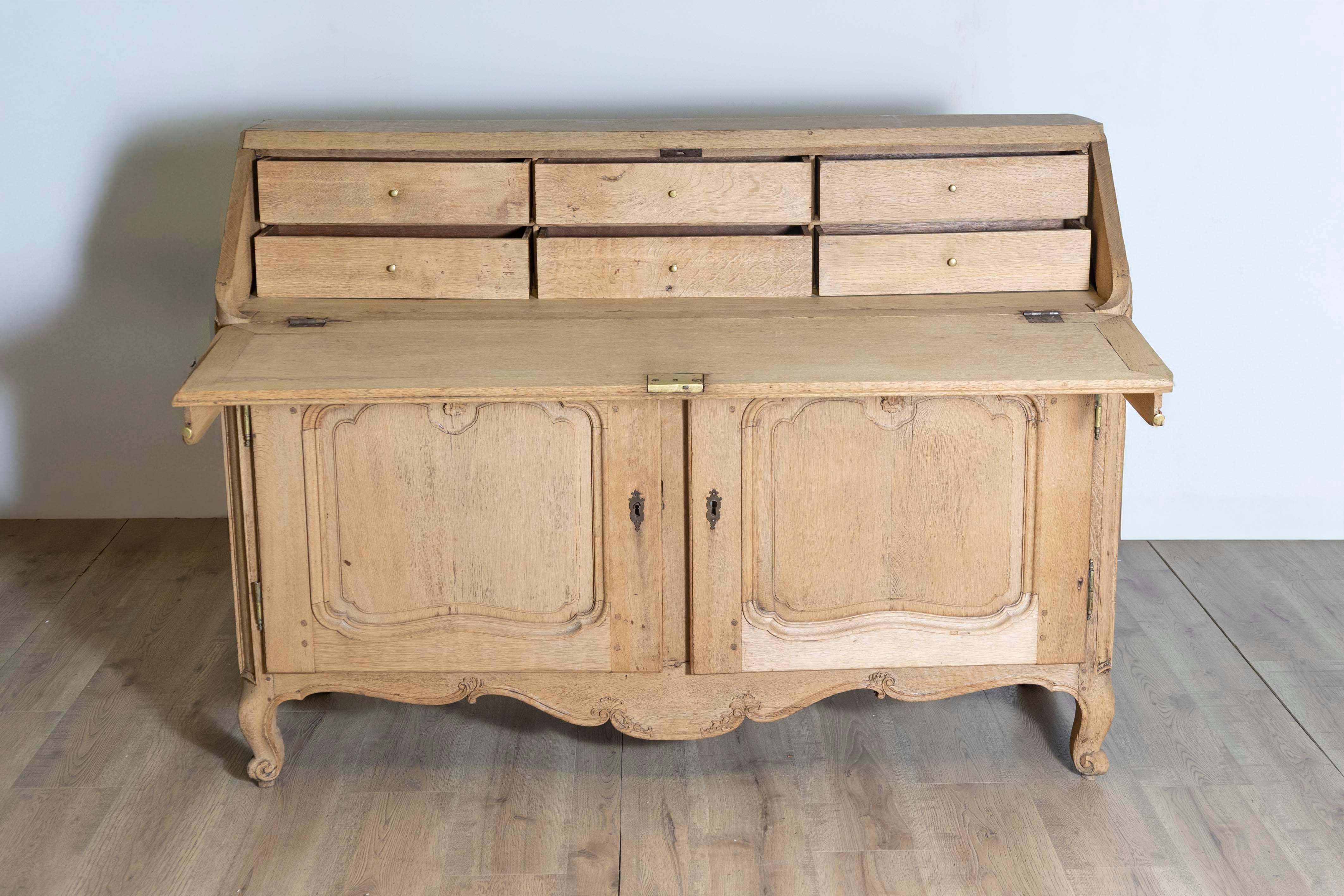 Early 19th Century French Louis XV Style Secretarie In Good Condition For Sale In Atlanta, GA