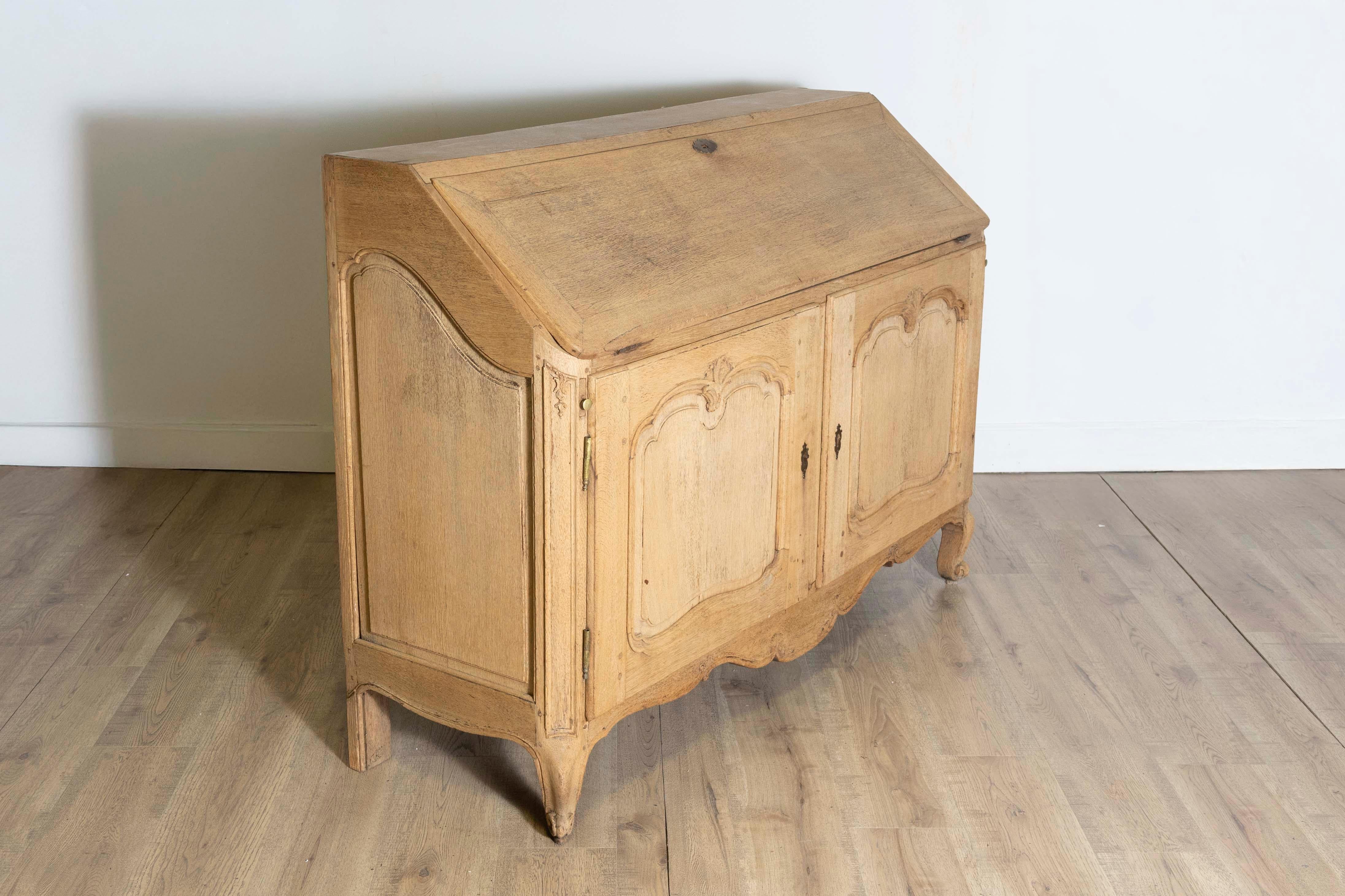 Early 19th Century French Louis XV Style Secretarie For Sale 1