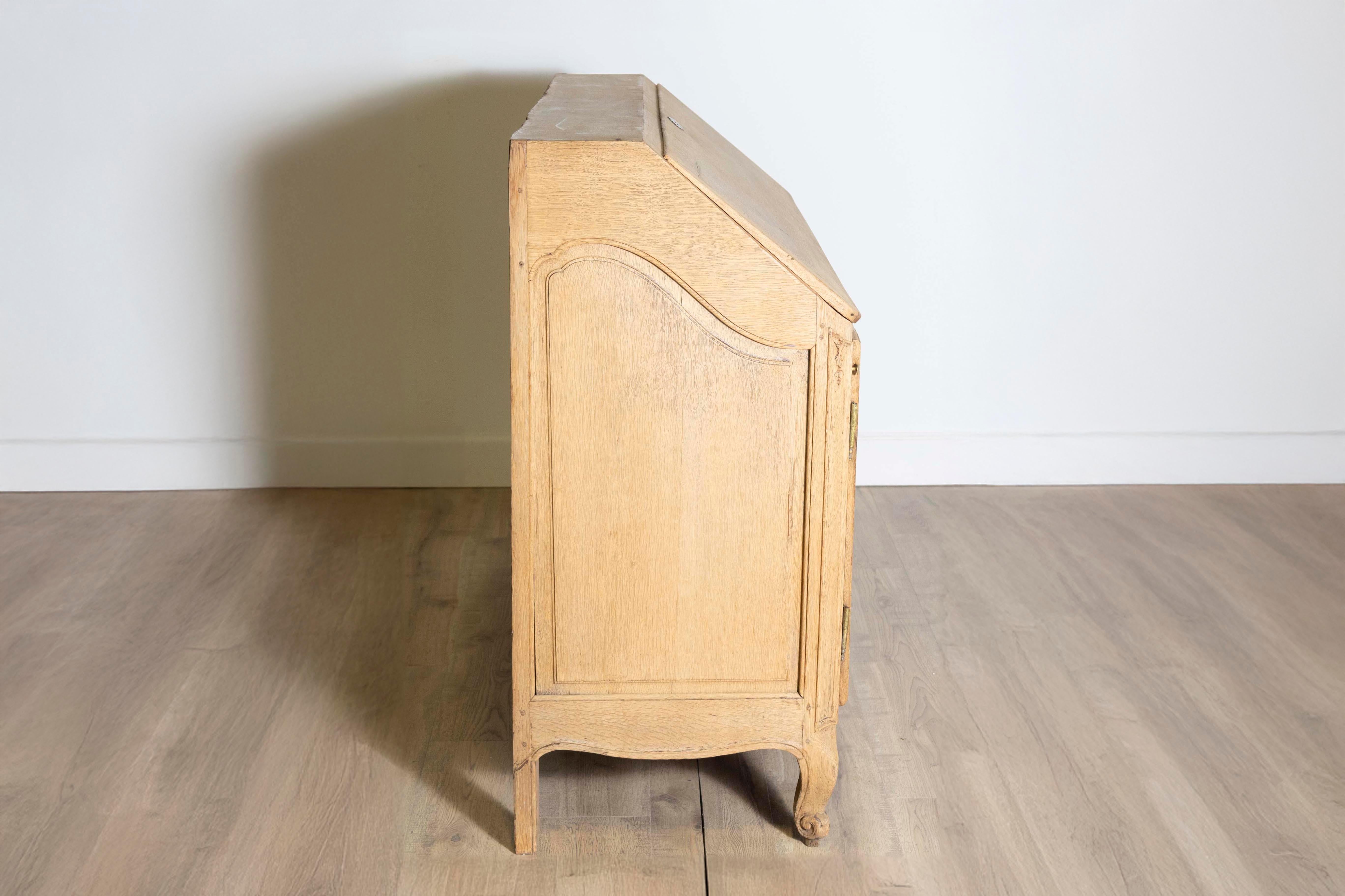 Early 19th Century French Louis XV Style Secretarie For Sale 2