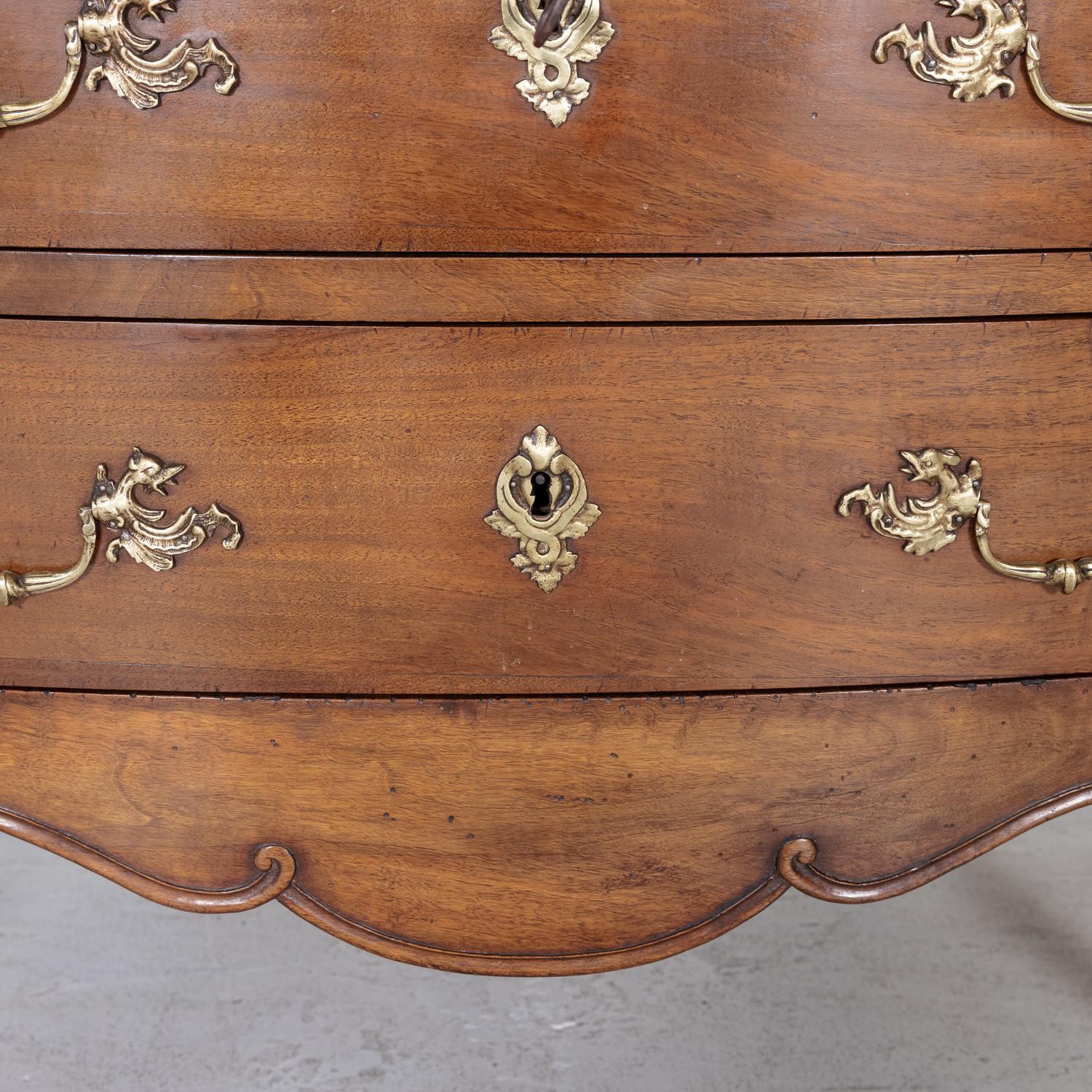 Early 19th Century French Louis XV Style Walnut Commode Sauteuse 9