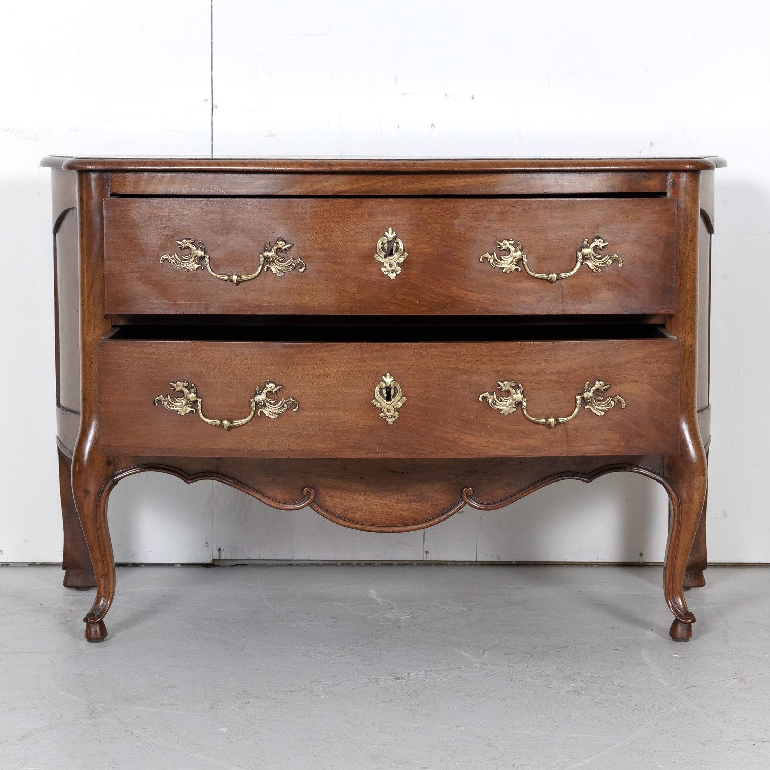 Early 19th Century French Louis XV Style Walnut Commode Sauteuse 4