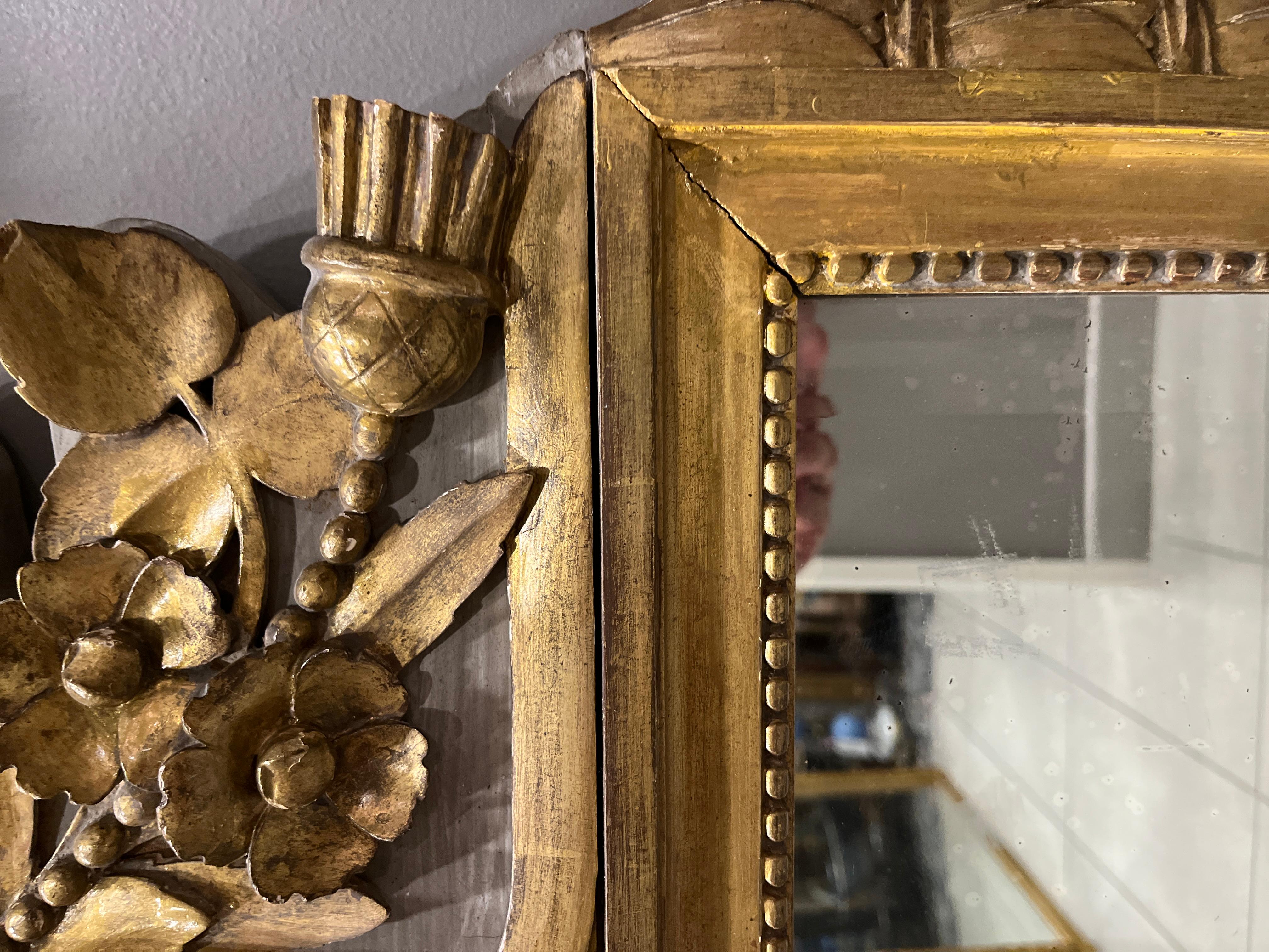 Miroir en bois doré Louis XVI du début du 19e siècle Bon état - En vente à Scottsdale, AZ