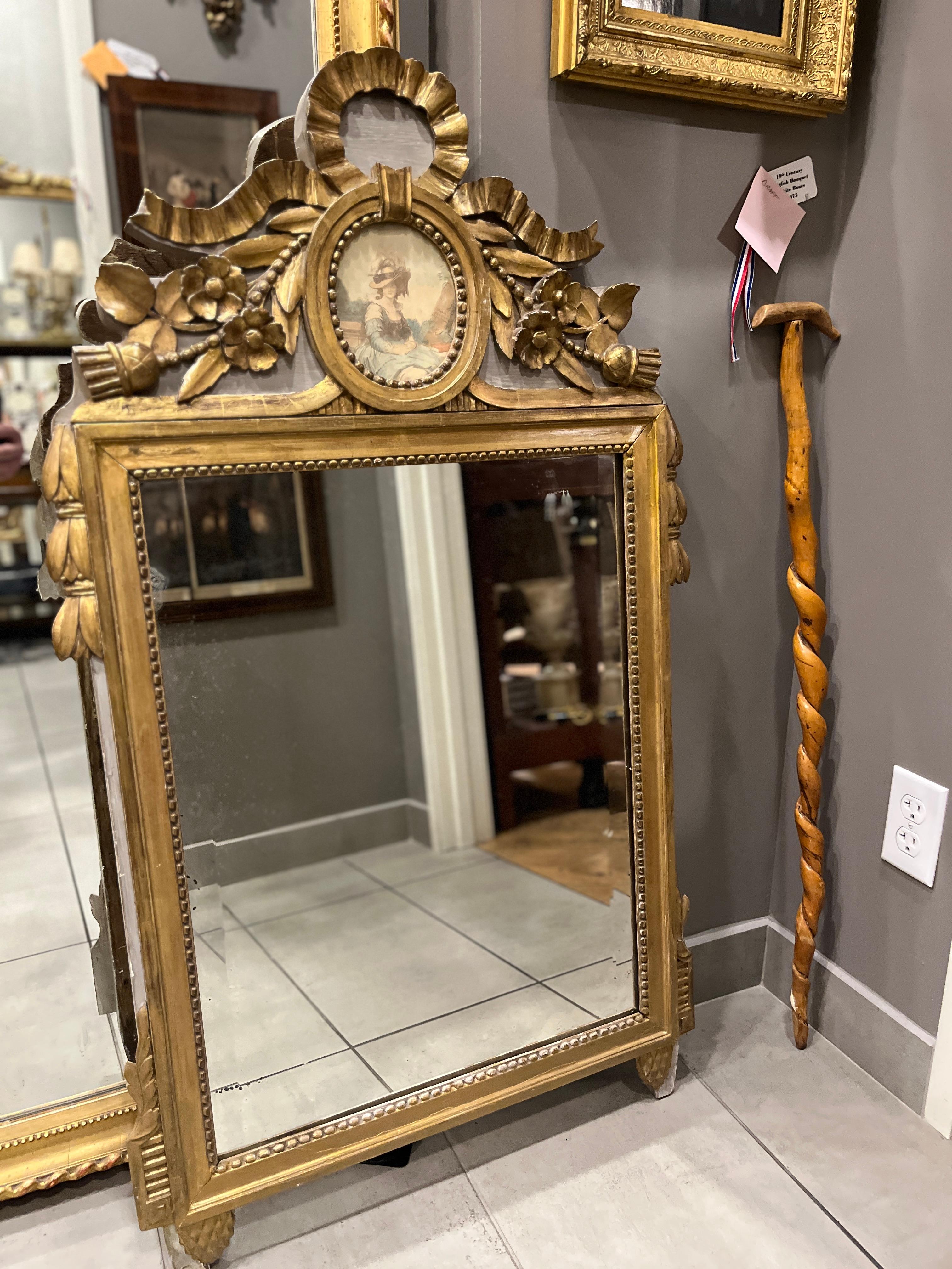 Miroir en bois doré Louis XVI du début du 19e siècle en vente 1