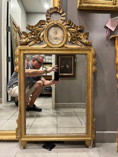 Miroir en bois doré Louis XVI du début du 19e siècle