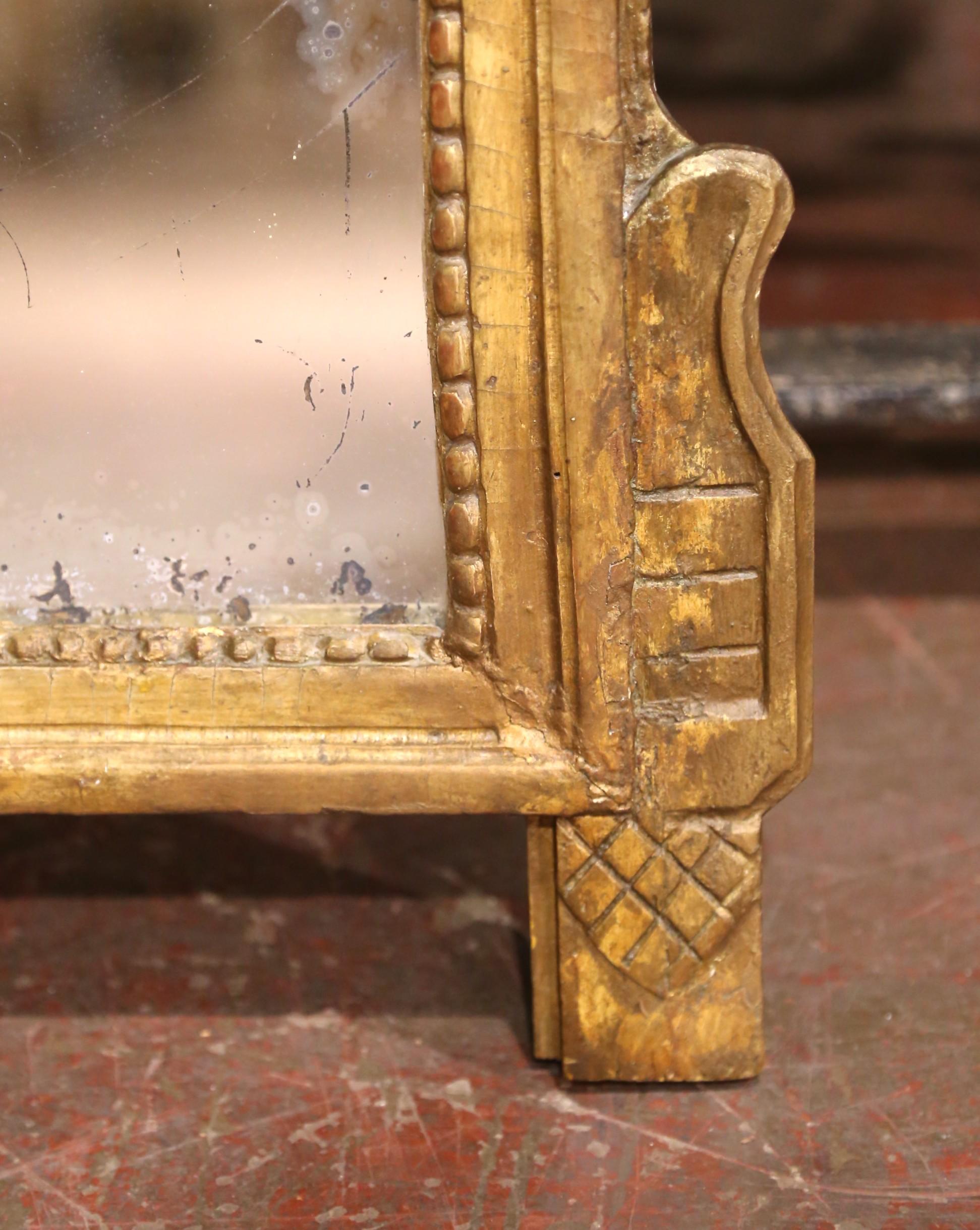 Miroir en bois doré Louis XVI du début du 19ème siècle avec médaillon de portrait en vente 1