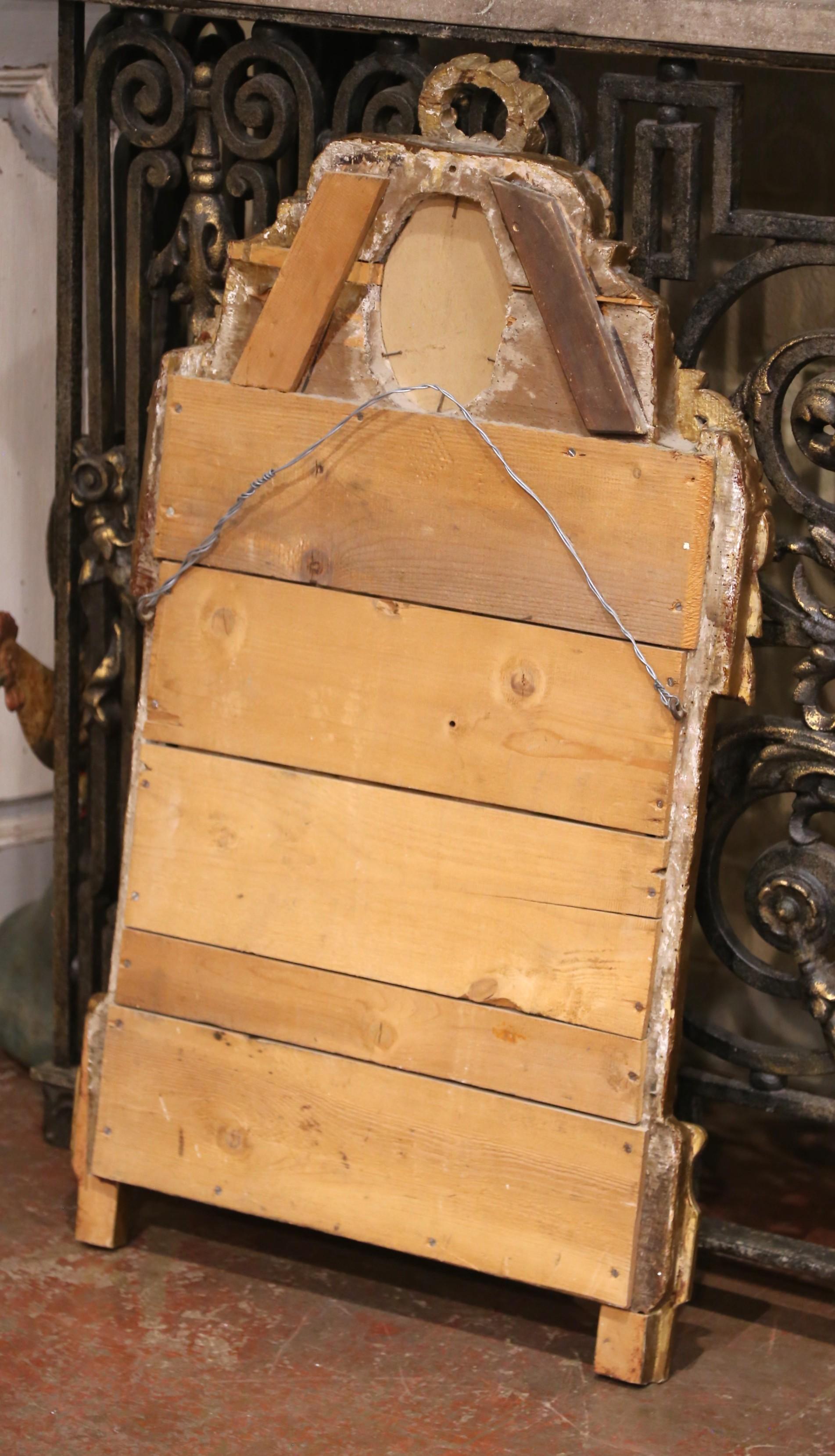 Miroir en bois doré Louis XVI du début du 19ème siècle avec médaillon de portrait en vente 2