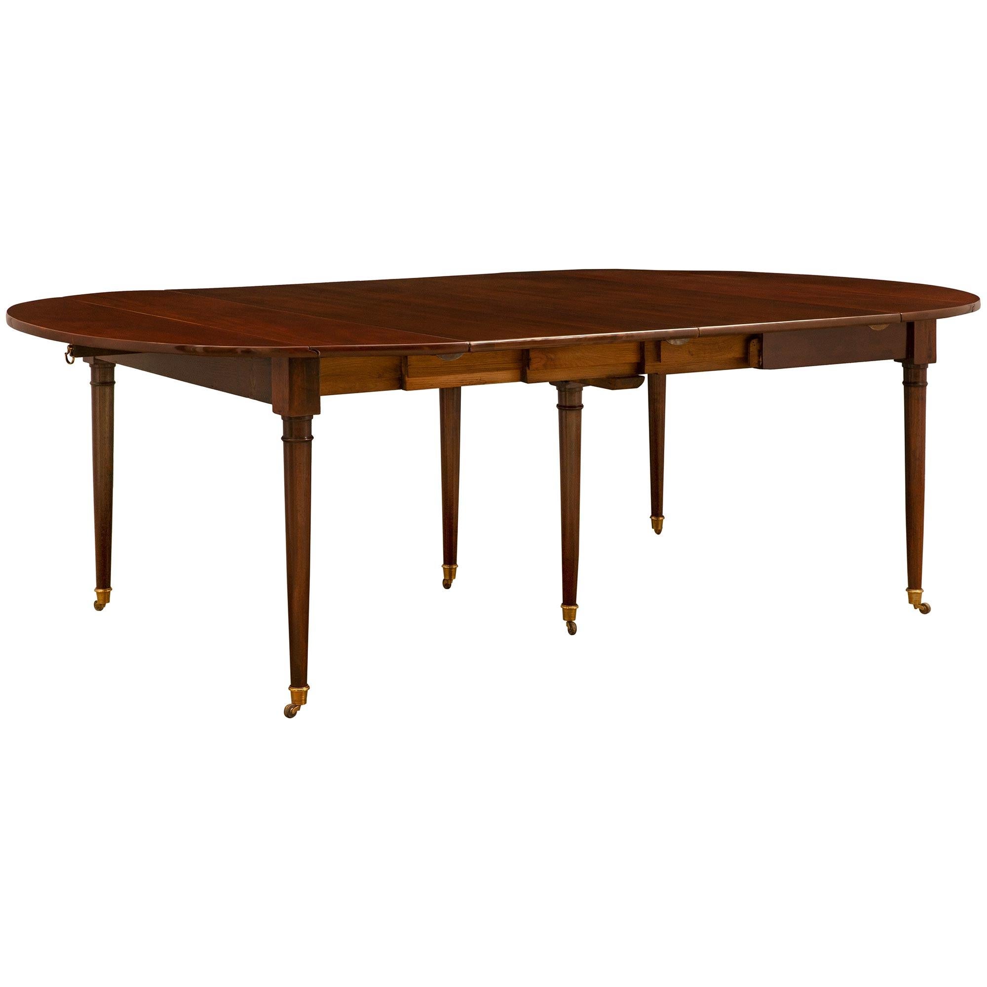 Early 19th Century French Louis XVI Style Mahogany Drop-Leaf Dining Table For Sale 2