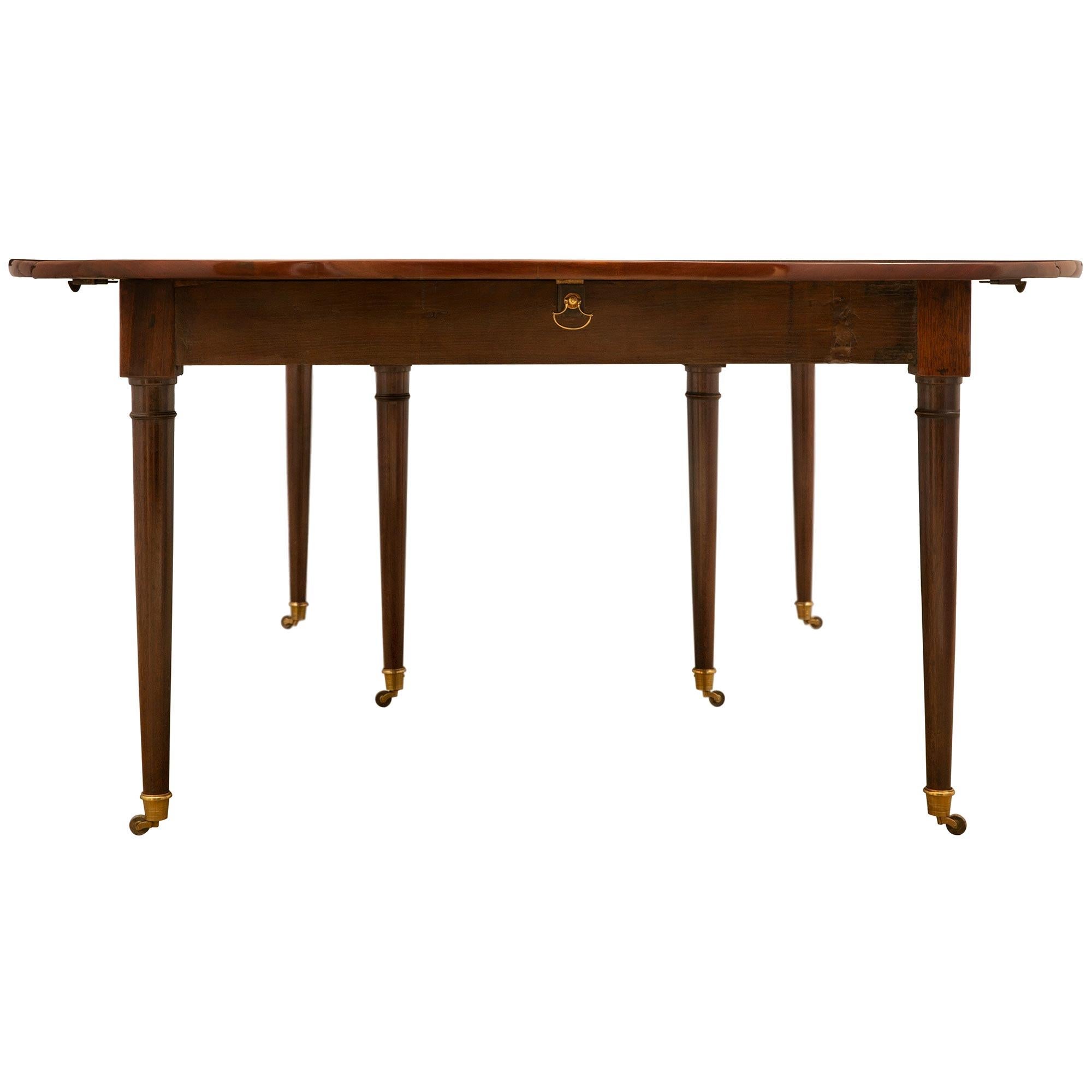 Early 19th Century French Louis XVI Style Mahogany Drop-Leaf Dining Table For Sale 3
