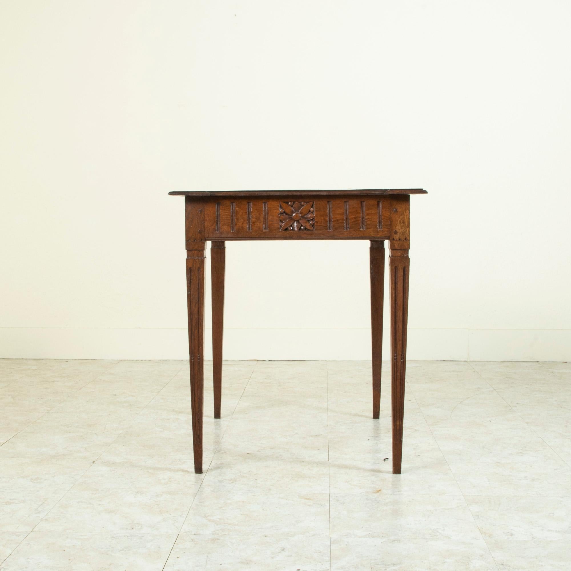 Early 19th Century French Louis XVI Style Oak Writing Table or Side Table For Sale 2