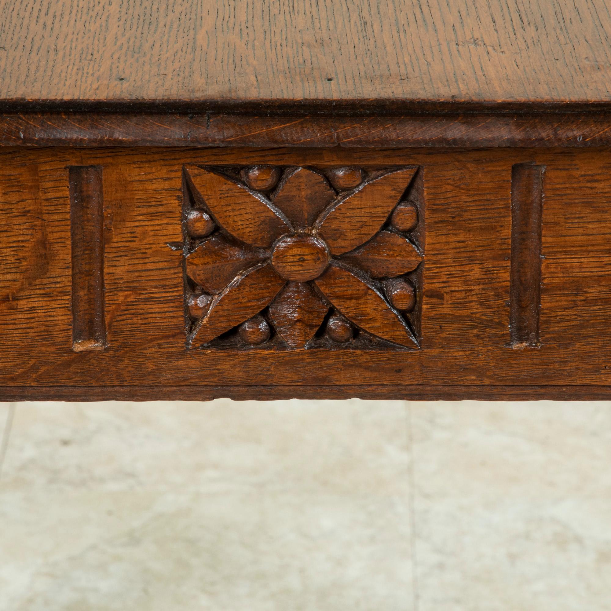 Chêne Début du 19ème siècle, table à écrire ou table d'appoint en Oak de style Louis XVI français en vente