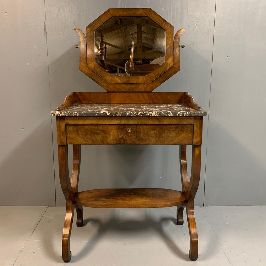 Lovely quality and very decorative French Regency dressing table in mahogany with its original marble top and octagonal mirror, also a full width frieze drawer, circa 1820.
This is a very practical size for comfortable, everyday use and give you