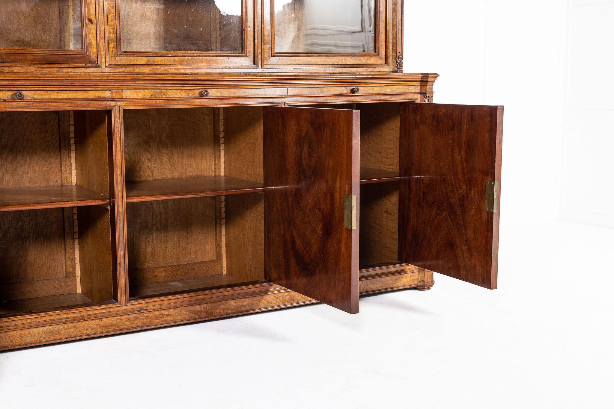 Early 19th Century French Mahogany Bookcase For Sale 3