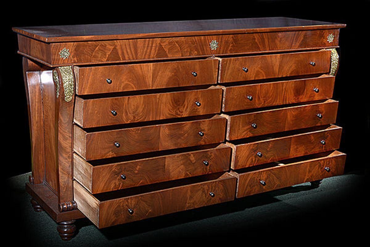 Early 19th Century French Mahogany Chest of Ten Drawers For Sale 3