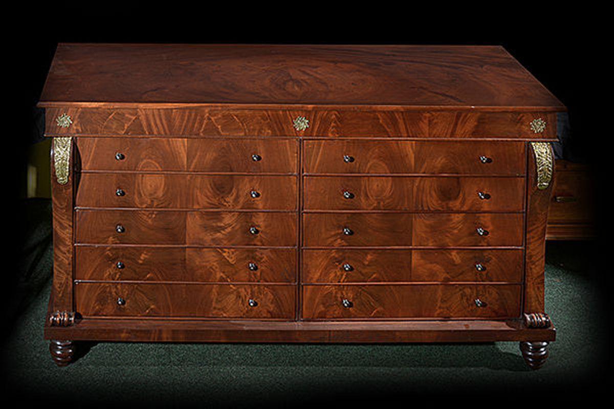 Early 19th Century French Mahogany Chest of Ten Drawers For Sale 4