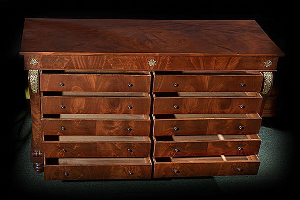 Early 19th Century French Mahogany Chest of Ten Drawers For Sale 5