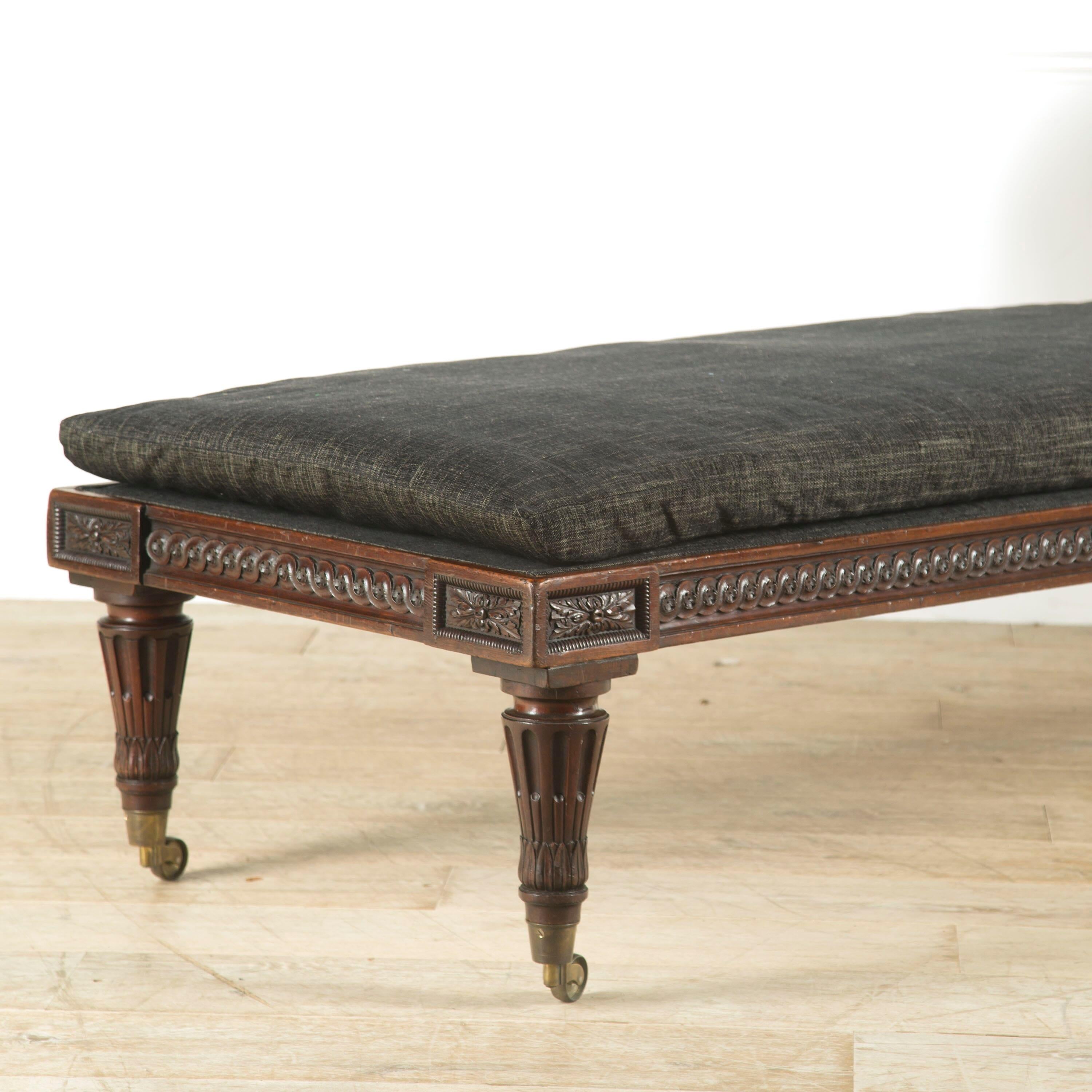 Early 19th Century French Mahogany Daybed 2