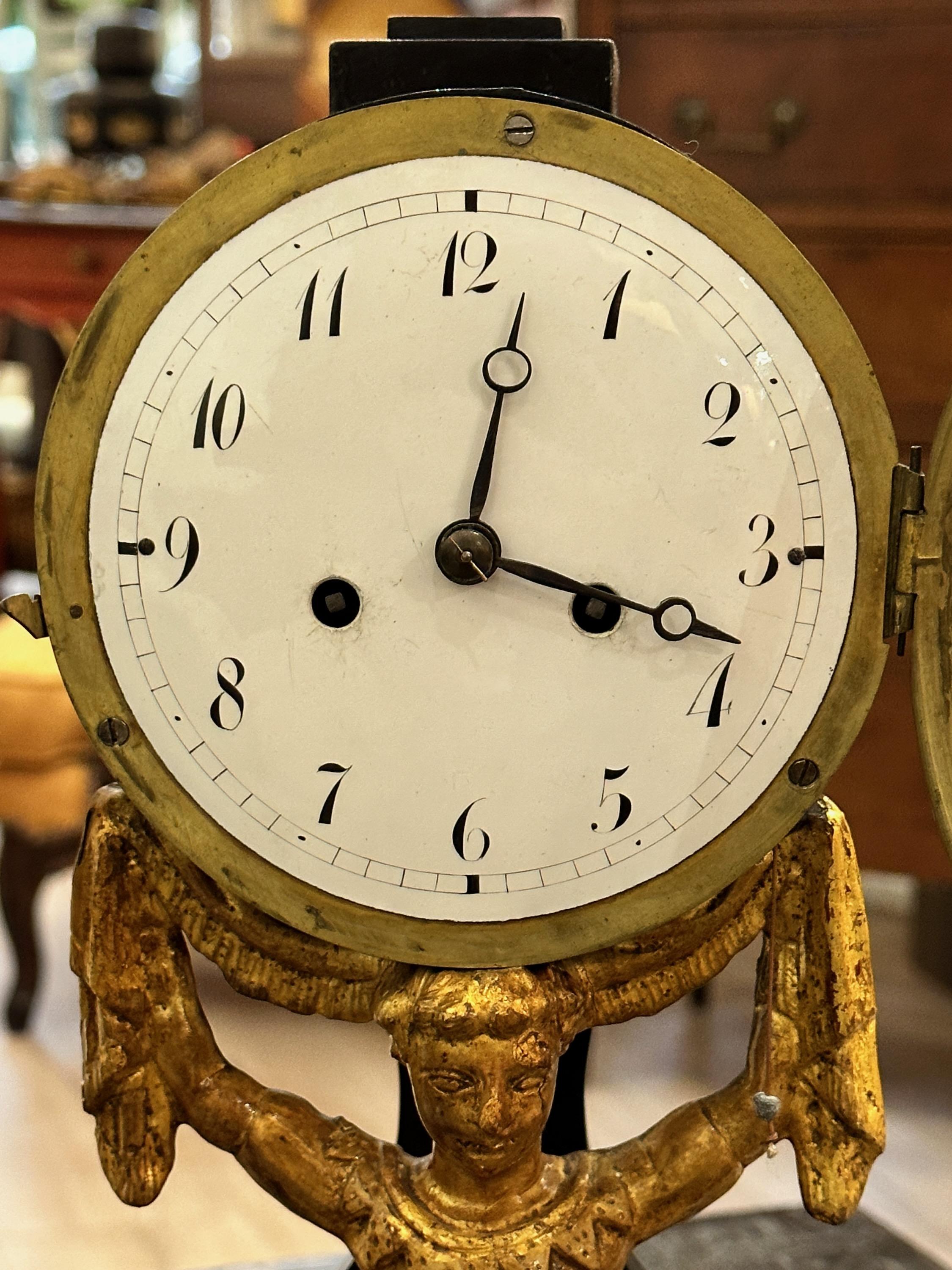 Early 19th Century French Mantle Clock In Good Condition In Kilmarnock, VA