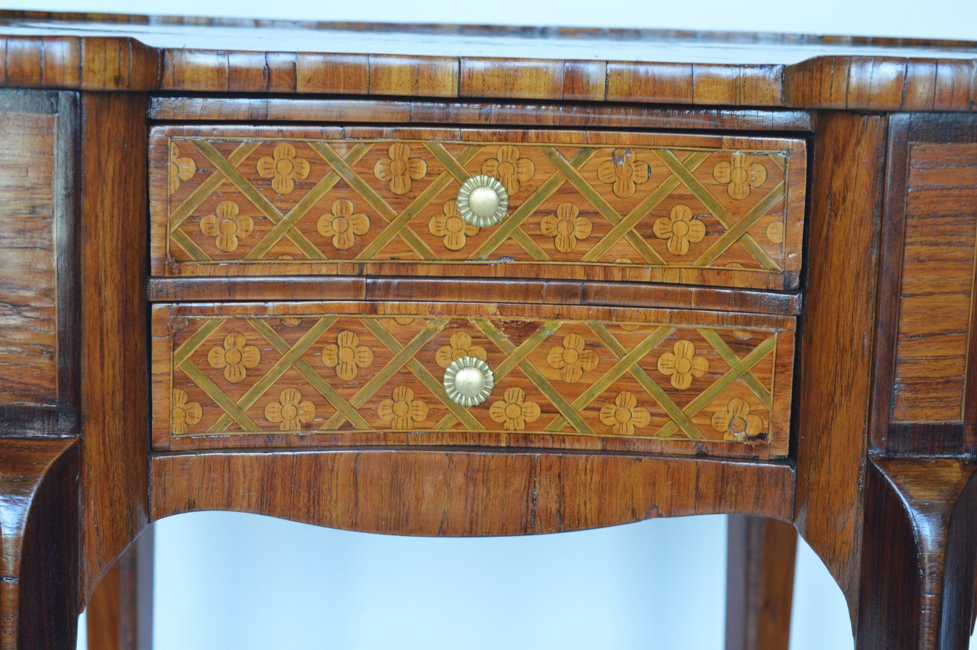 Table d'appoint en marqueterie française du début du XIXe siècle en vente 3