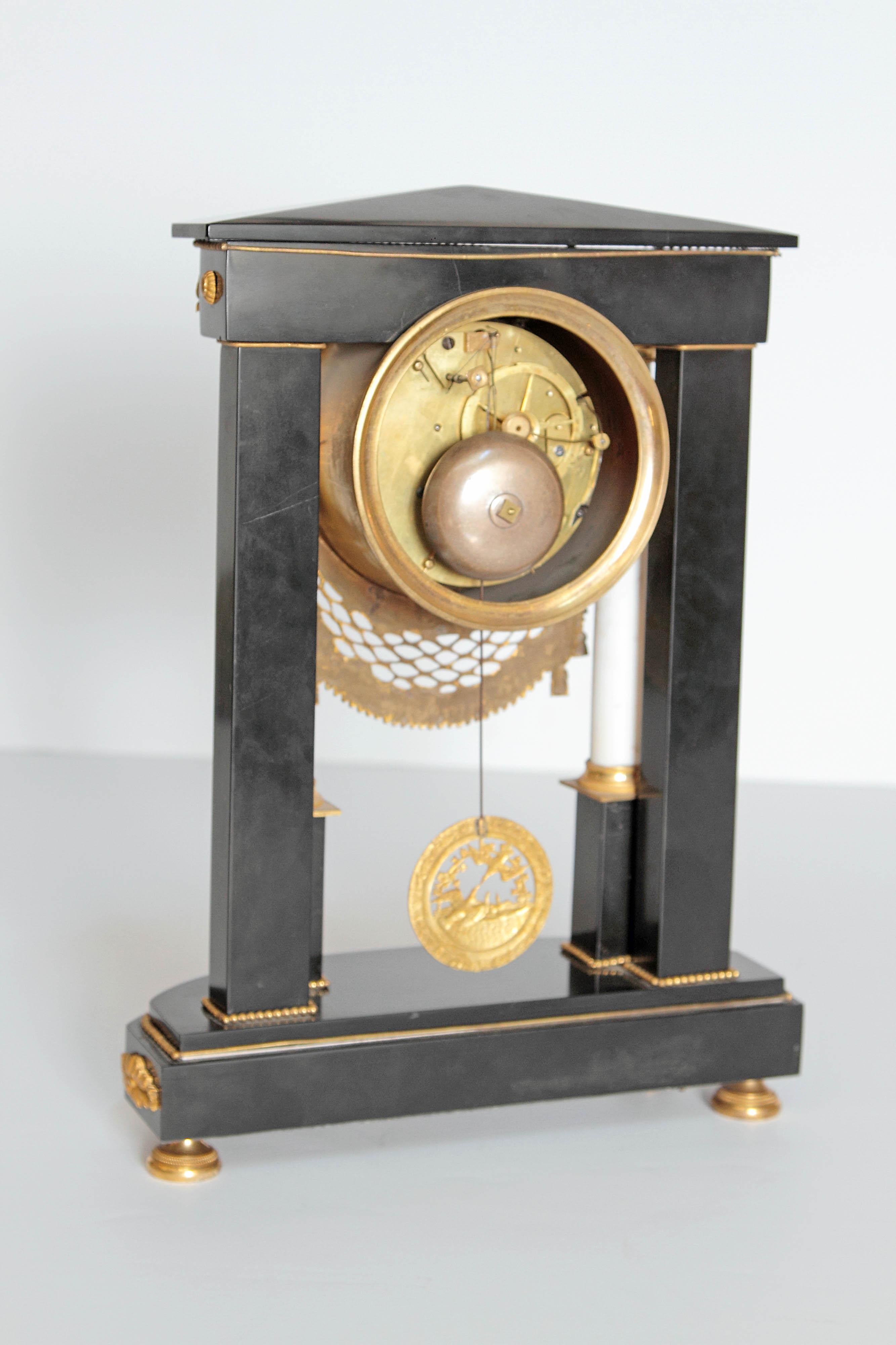 Early 19th Century French Neoclassic Clock In Good Condition In Dallas, TX