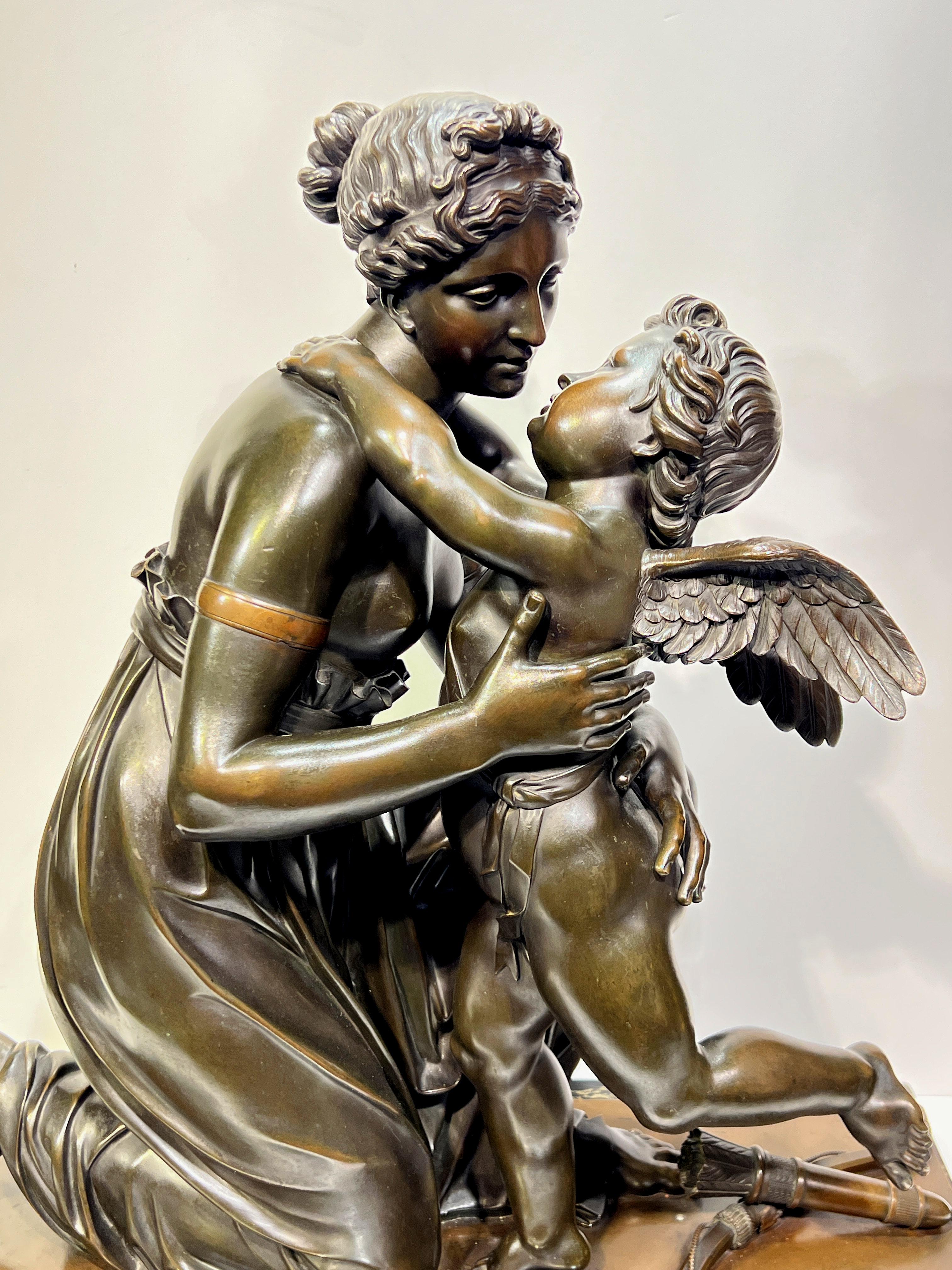 XIX secolo Early 19th Century French neoclassical Bronze Sculpture of Venus and Cupid in vendita