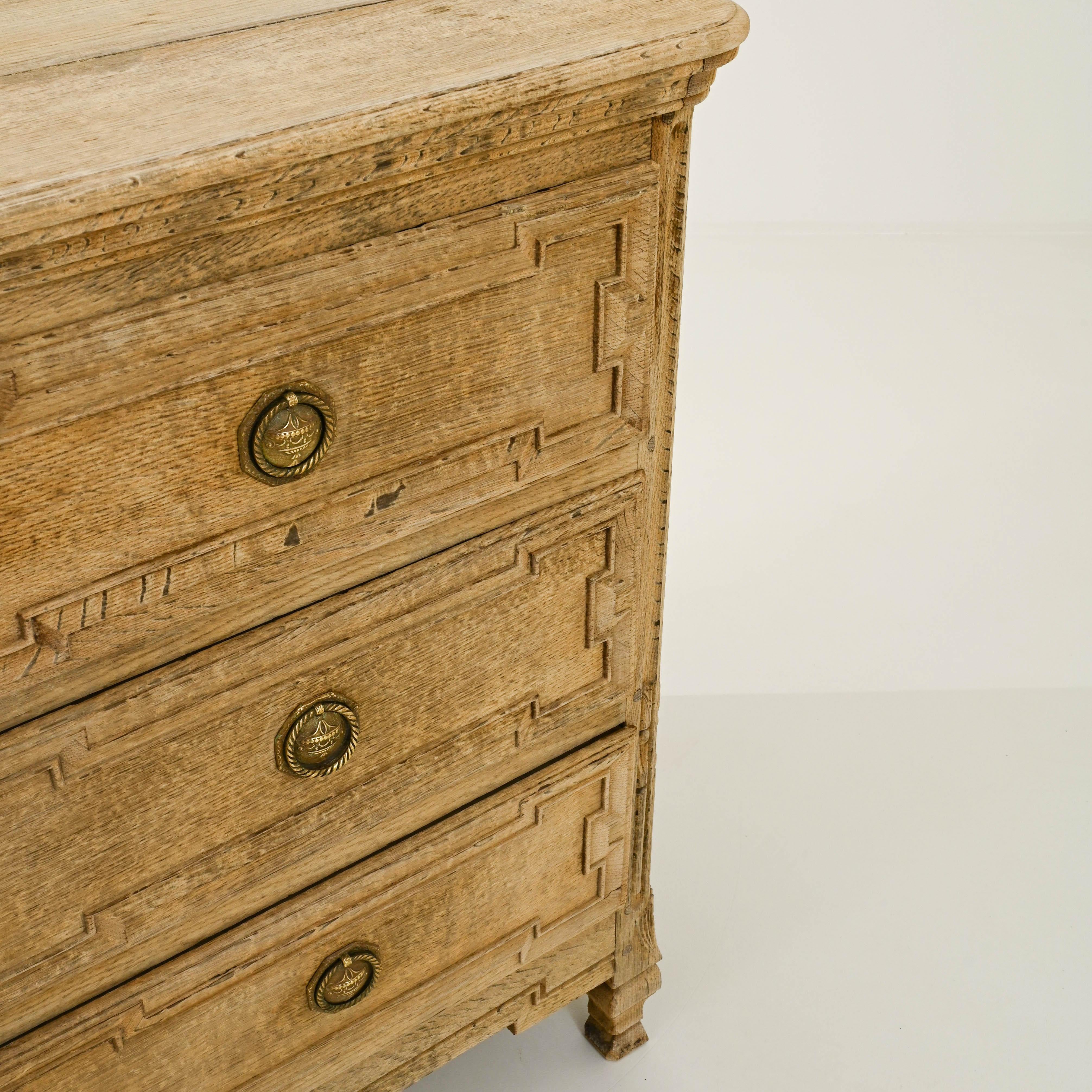 Early 19th Century French Neoclassical Oak Chest of Drawers For Sale 6