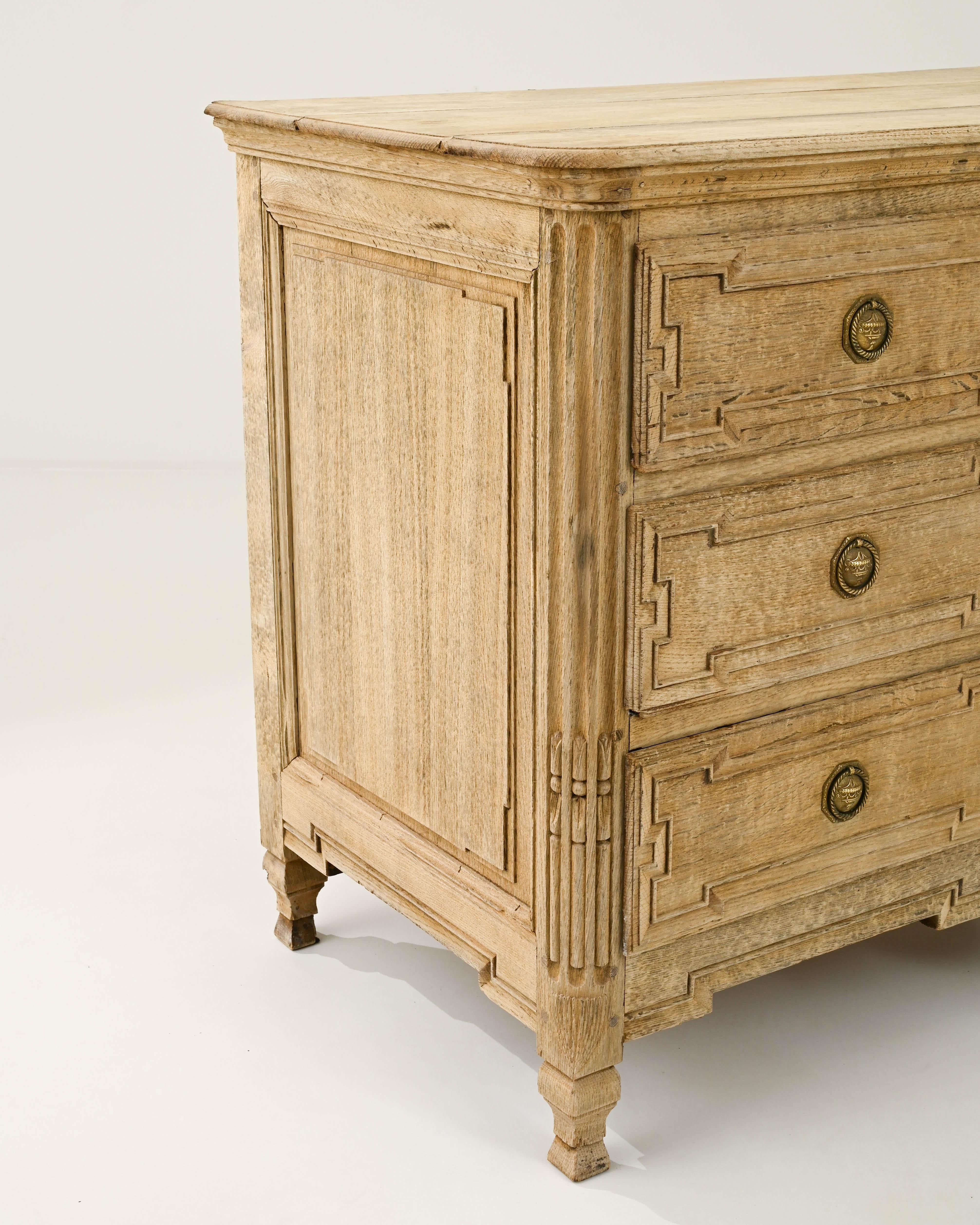 Early 19th Century French Neoclassical Oak Chest of Drawers For Sale 4