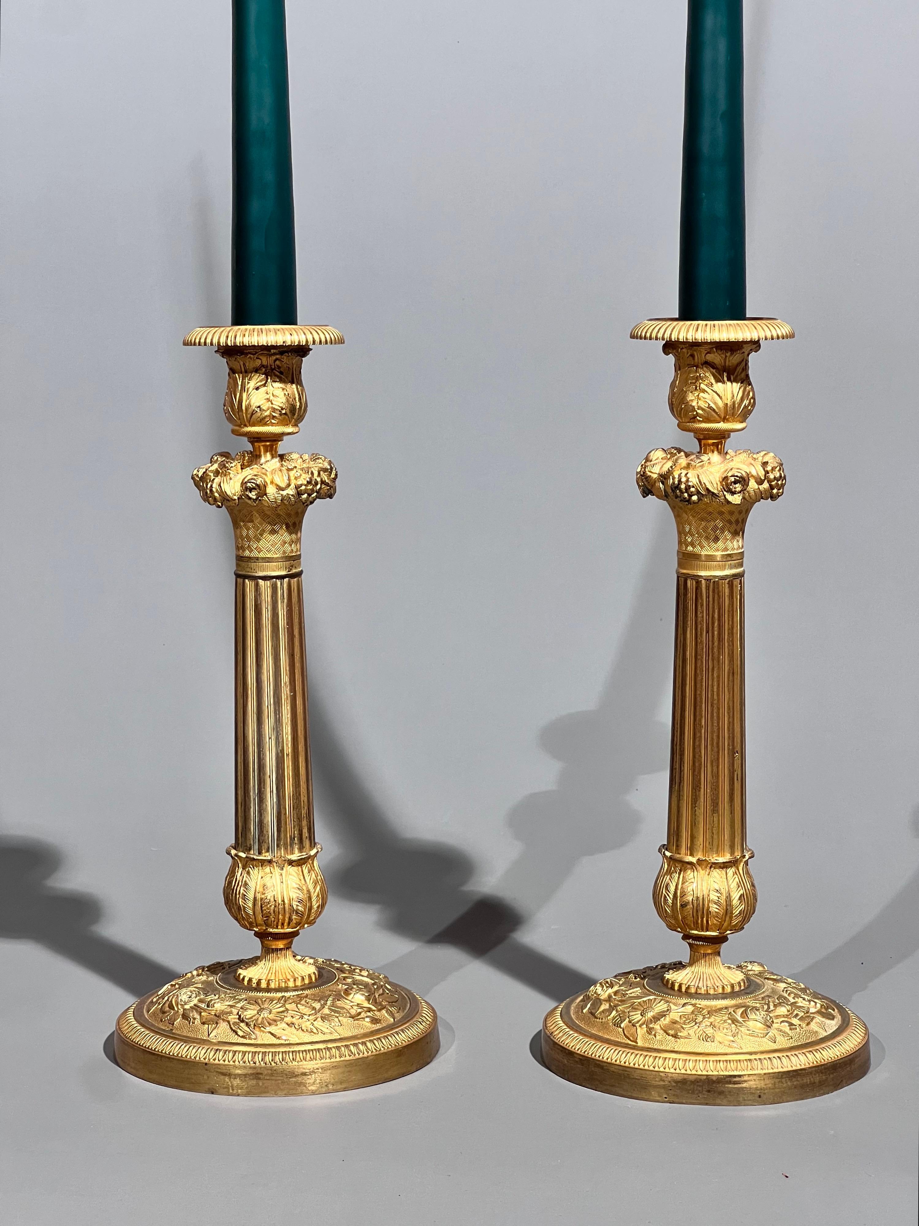 Candelieri neoclassici francesi dell'inizio del XIX secolo in Ormolu in vendita 4