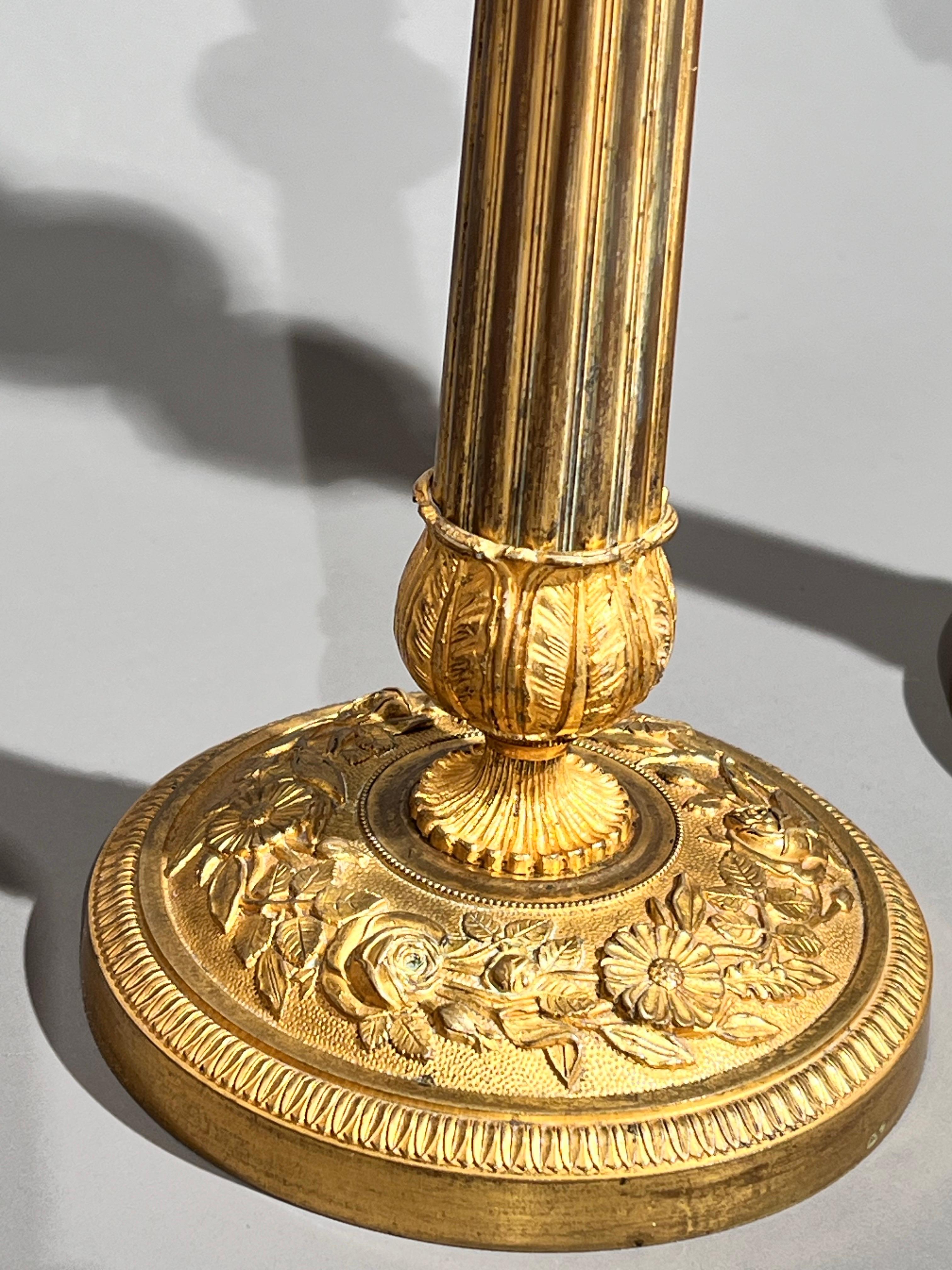 Neoclassico Candelieri neoclassici francesi dell'inizio del XIX secolo in Ormolu in vendita