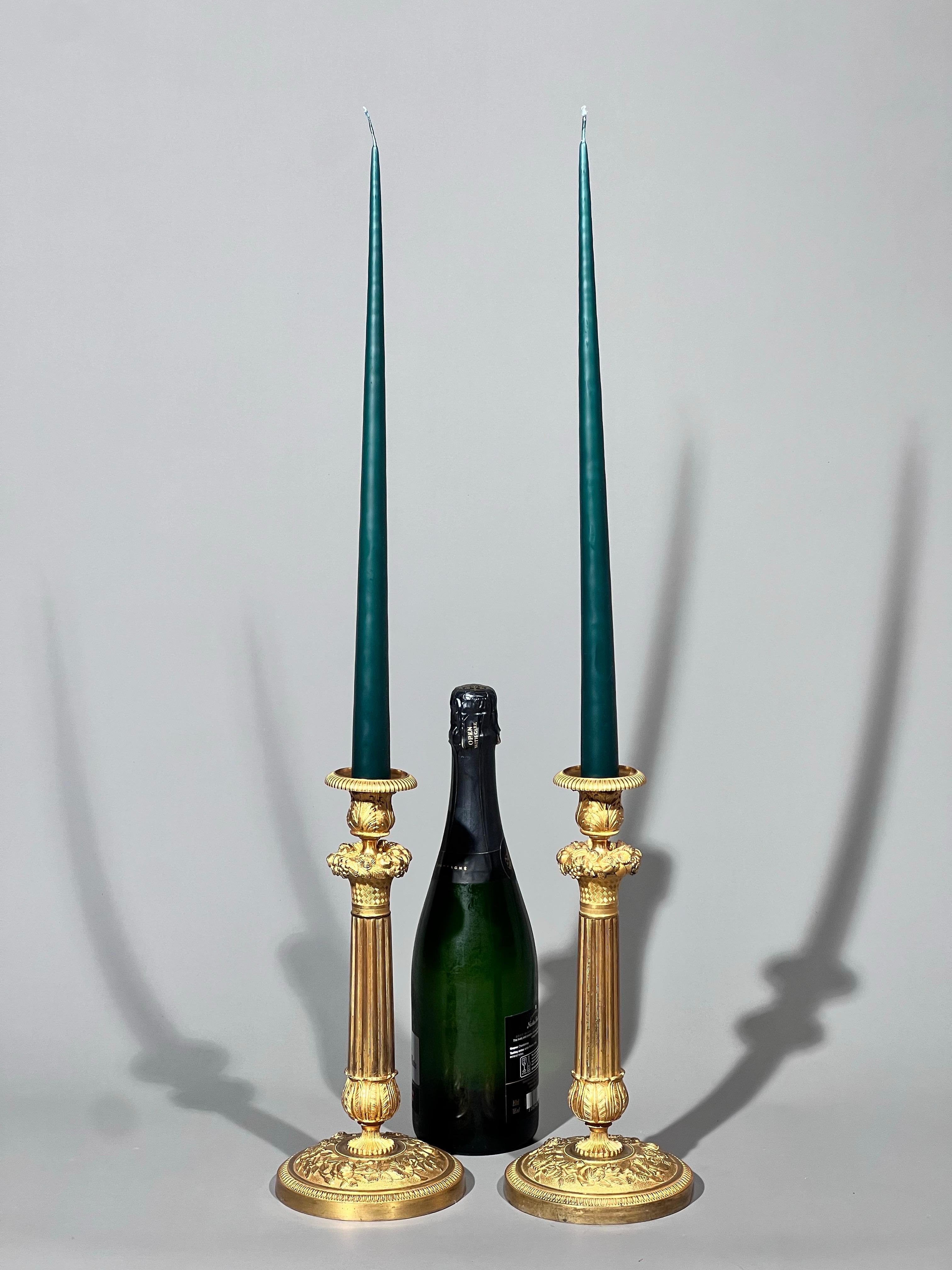 Francese Candelieri neoclassici francesi dell'inizio del XIX secolo in Ormolu in vendita