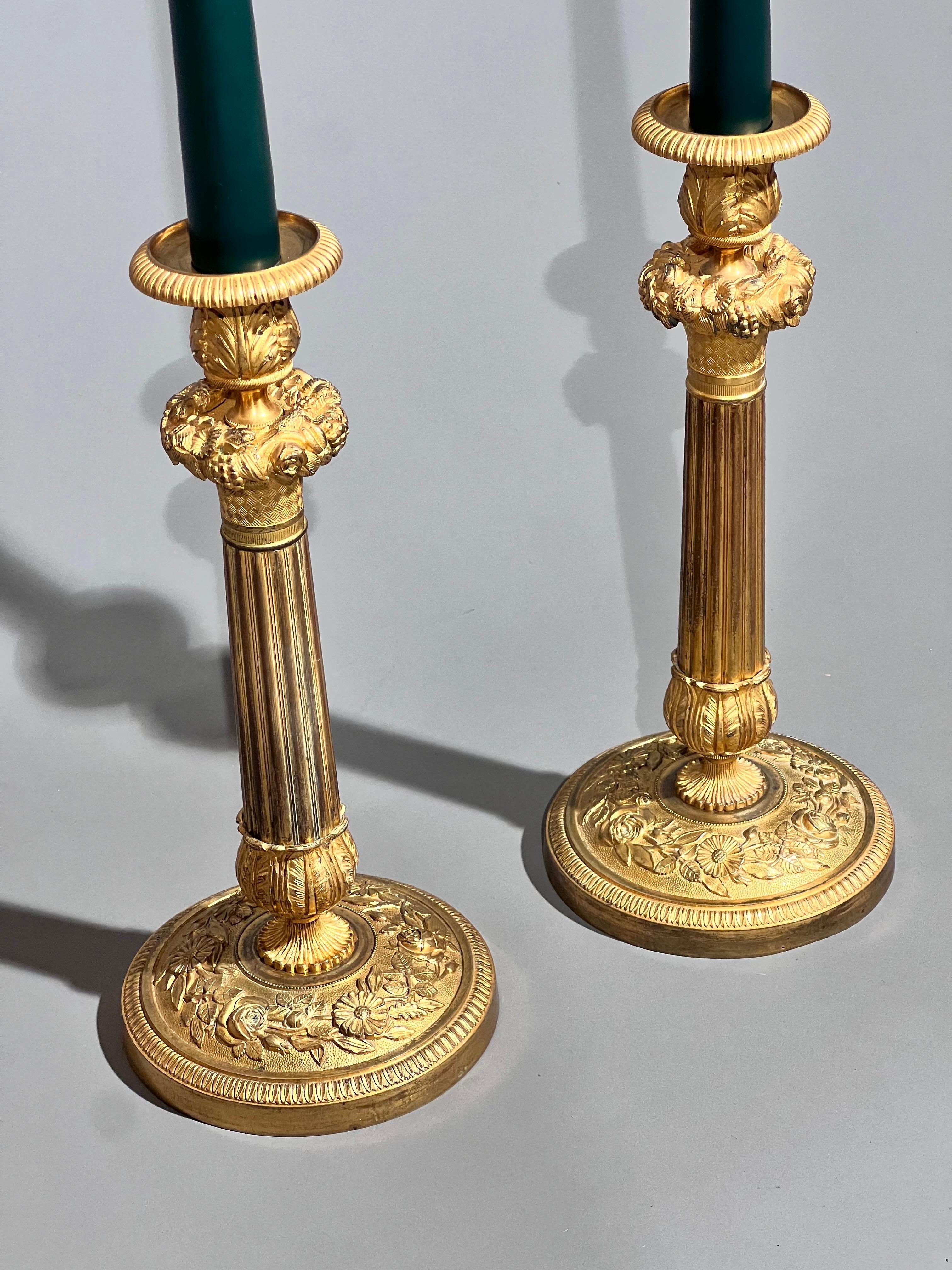 Candelieri neoclassici francesi dell'inizio del XIX secolo in Ormolu in vendita 2