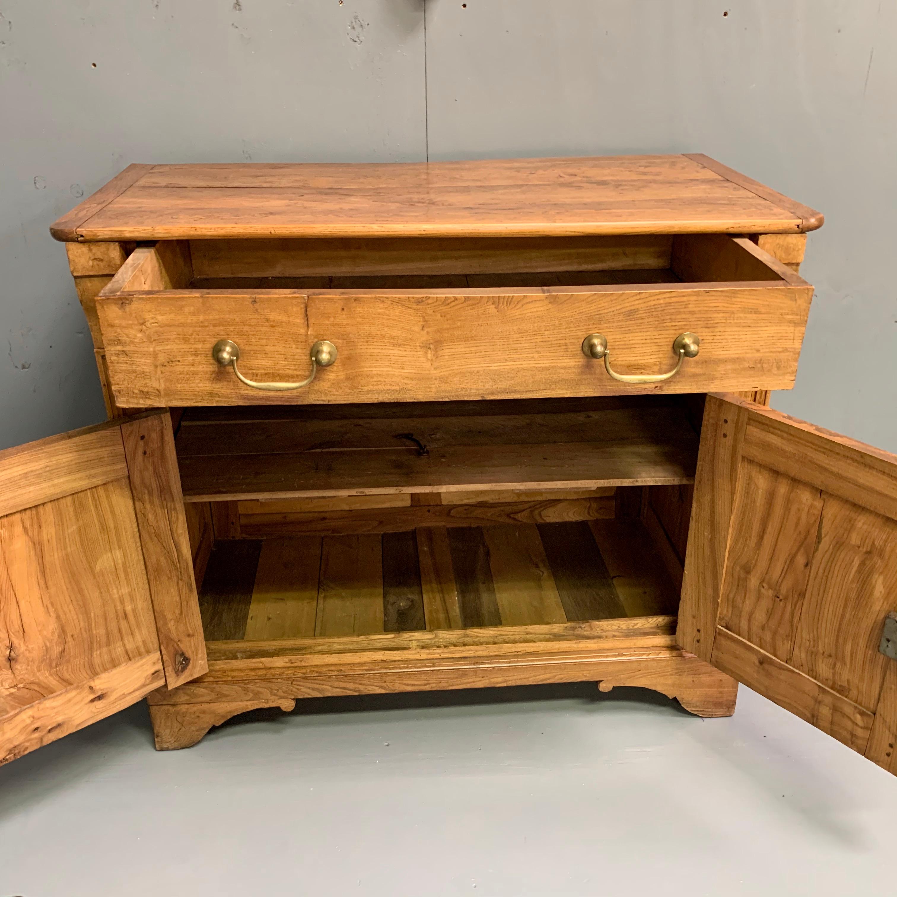 Early 19th Century French Oak and Chestnut Buffet Server For Sale 4
